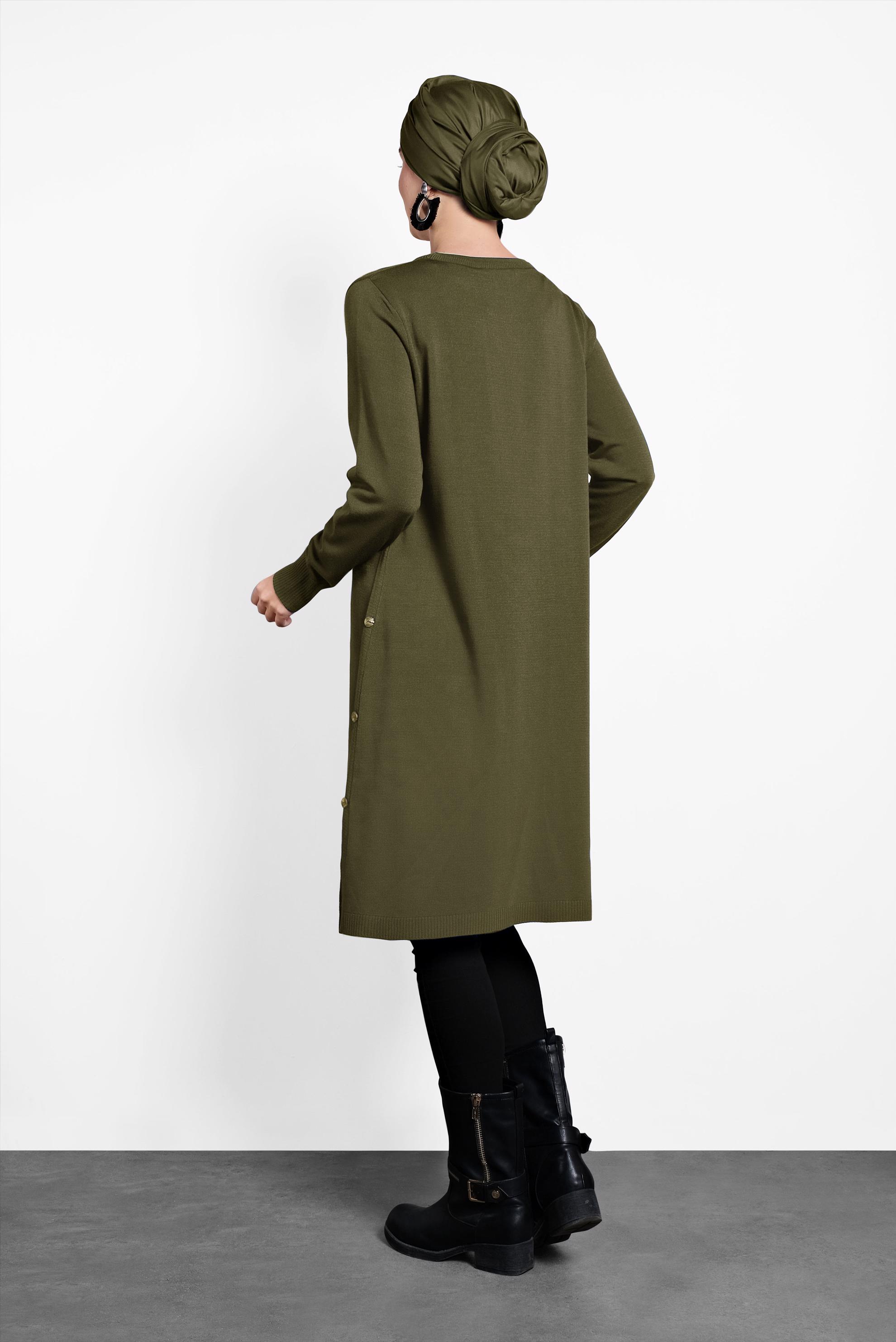 Tesettür giyim HAKİ YANLARI DÜĞMELİ TRİKO TUNİK 40005