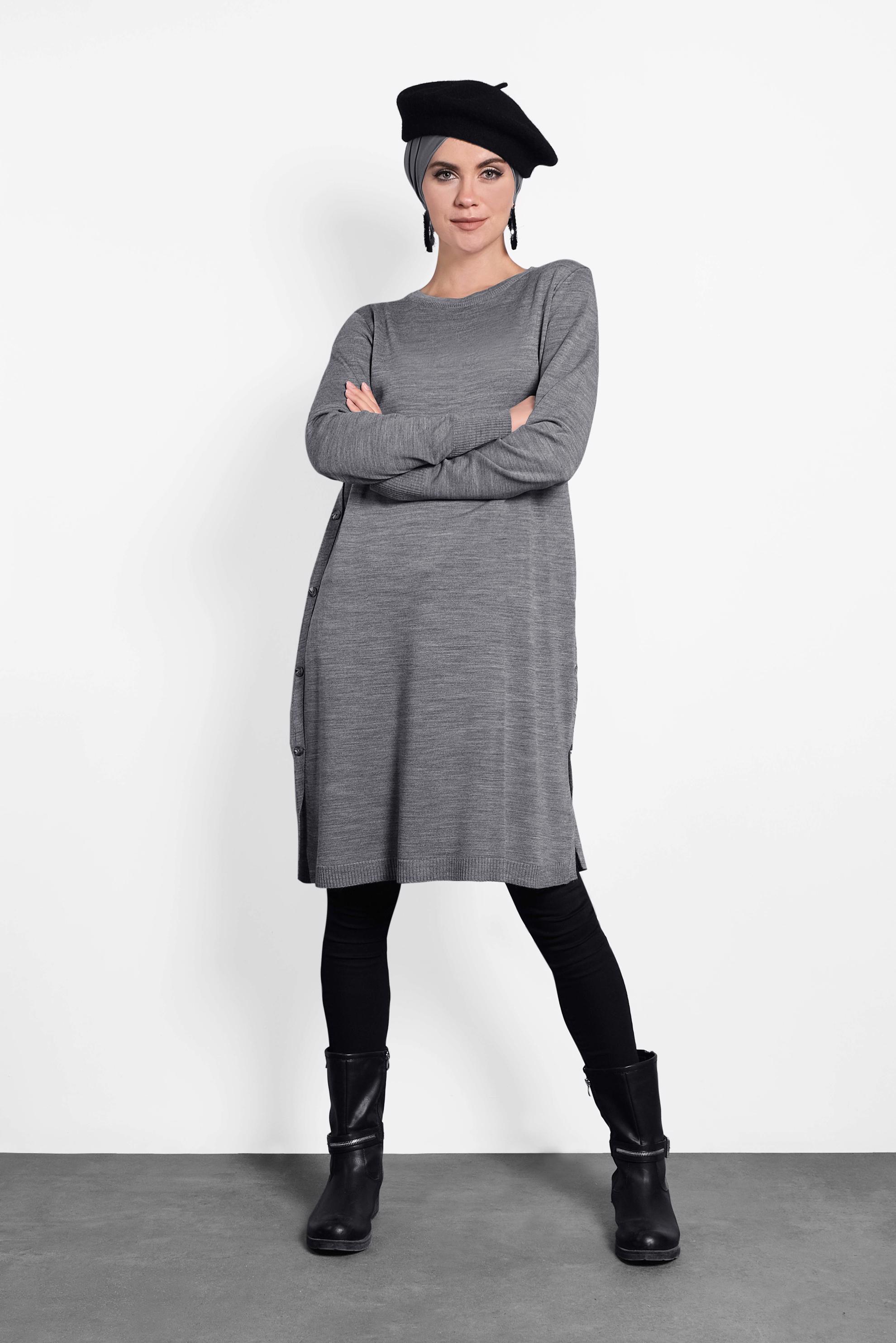 Tesettür giyim GRİ YANLARI DÜĞMELİ TRİKO TUNİK 40005