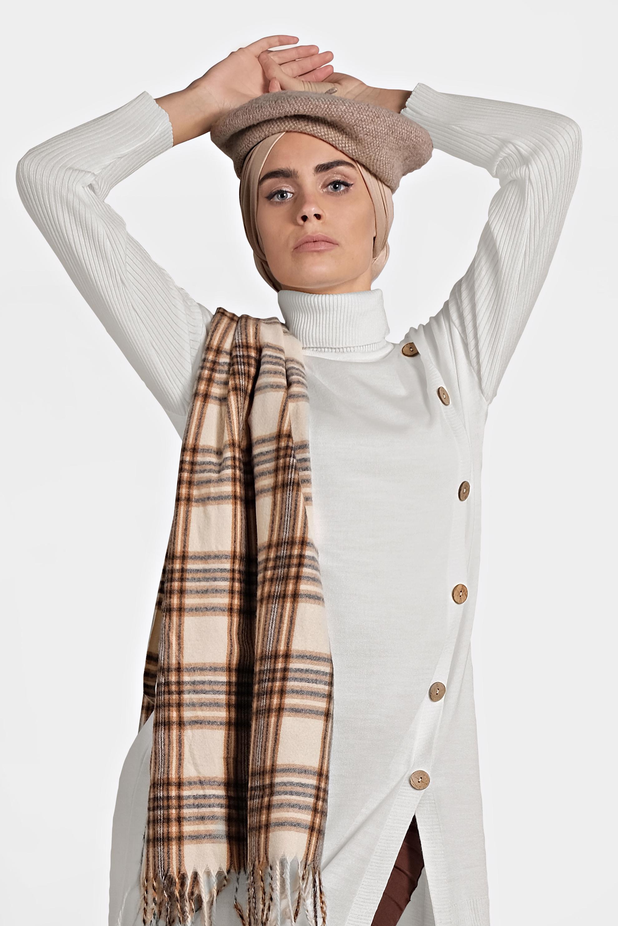 Tesettür giyim BEYAZ BALIKÇI YAKA DÜĞMELİ TRİKO TUNİK 40016 