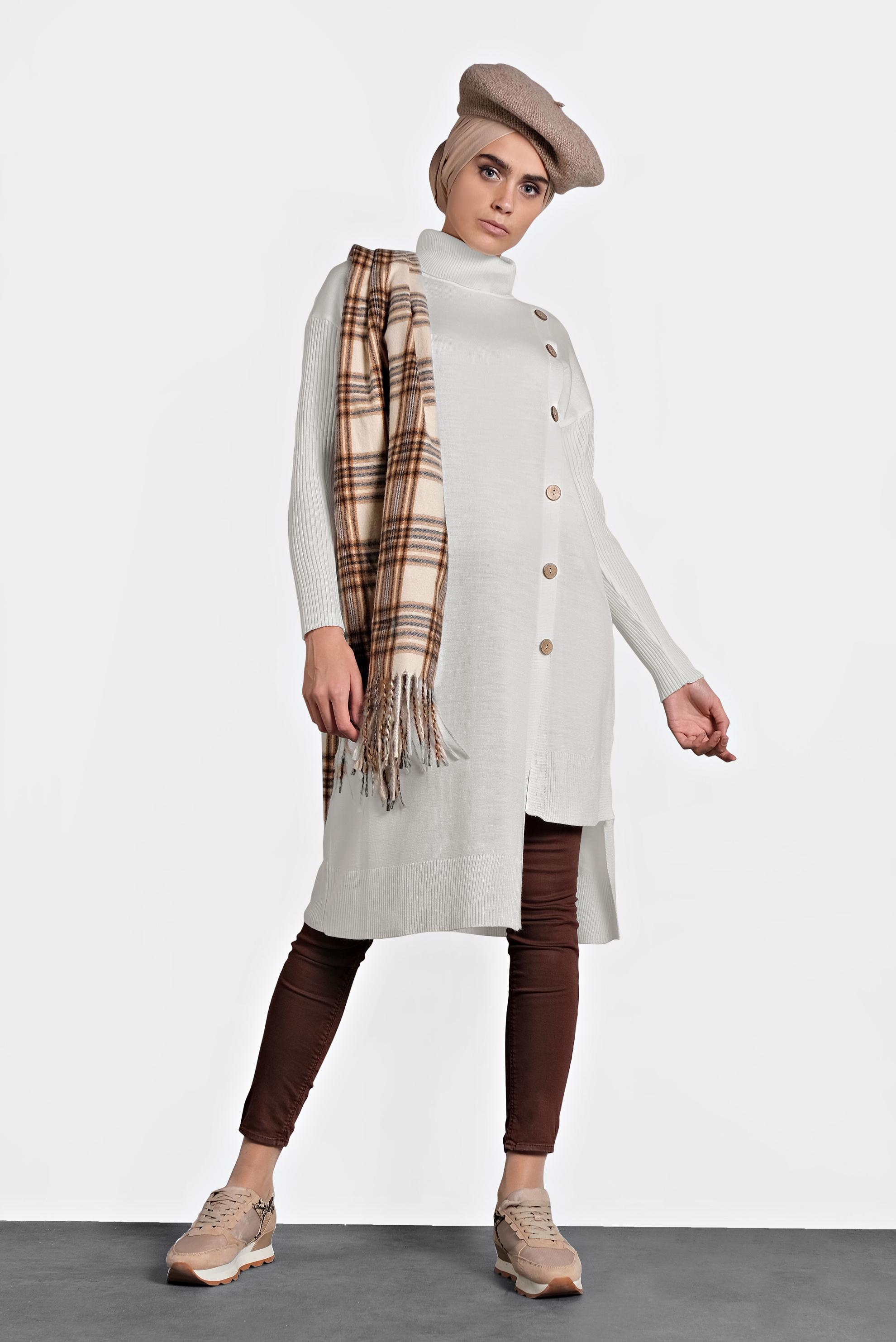 Tesettür giyim BEYAZ BALIKÇI YAKA DÜĞMELİ TRİKO TUNİK 40016 