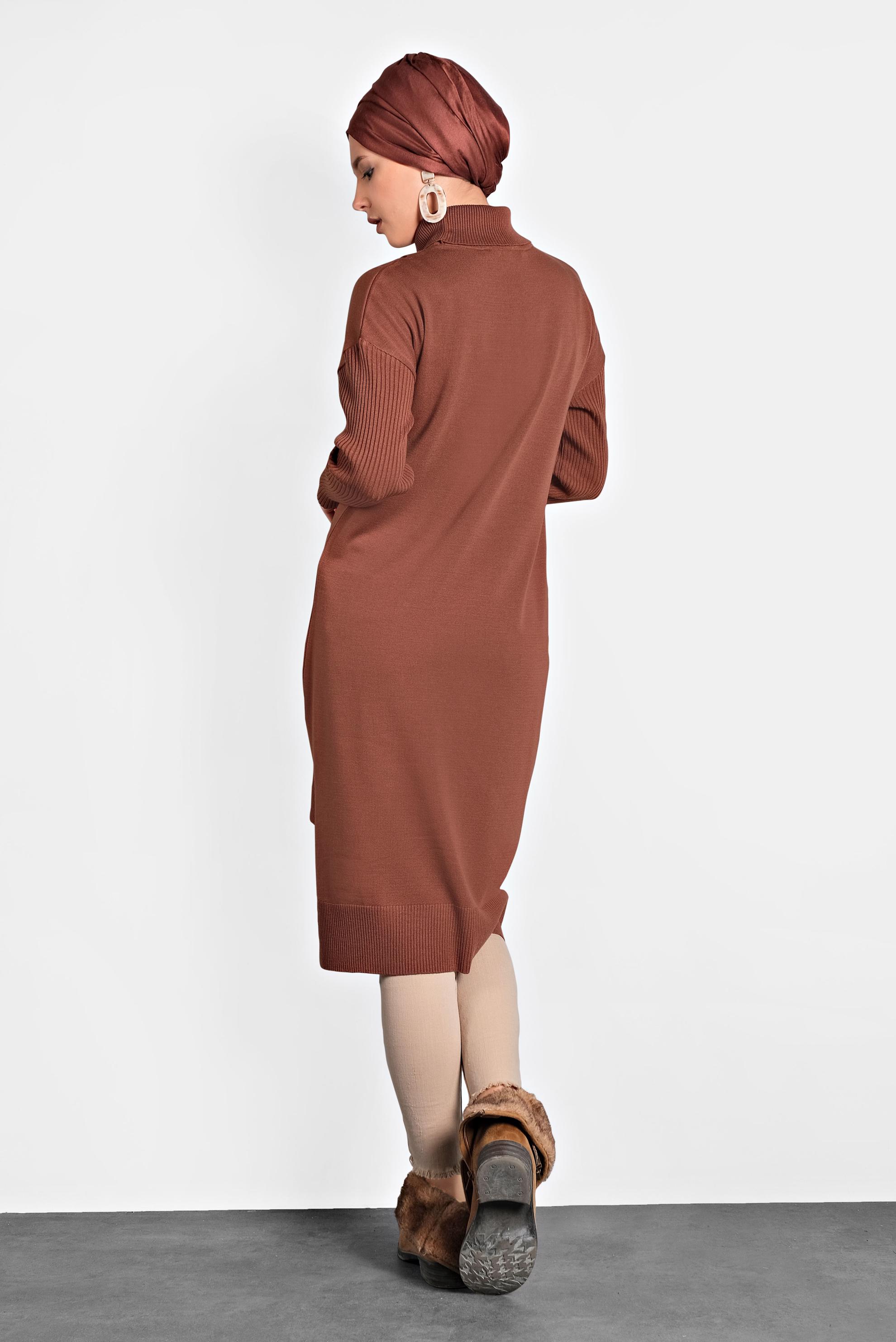 Tesettür giyim KAHVE BALIKÇI YAKA DÜĞMELİ TRİKO TUNİK 40016 