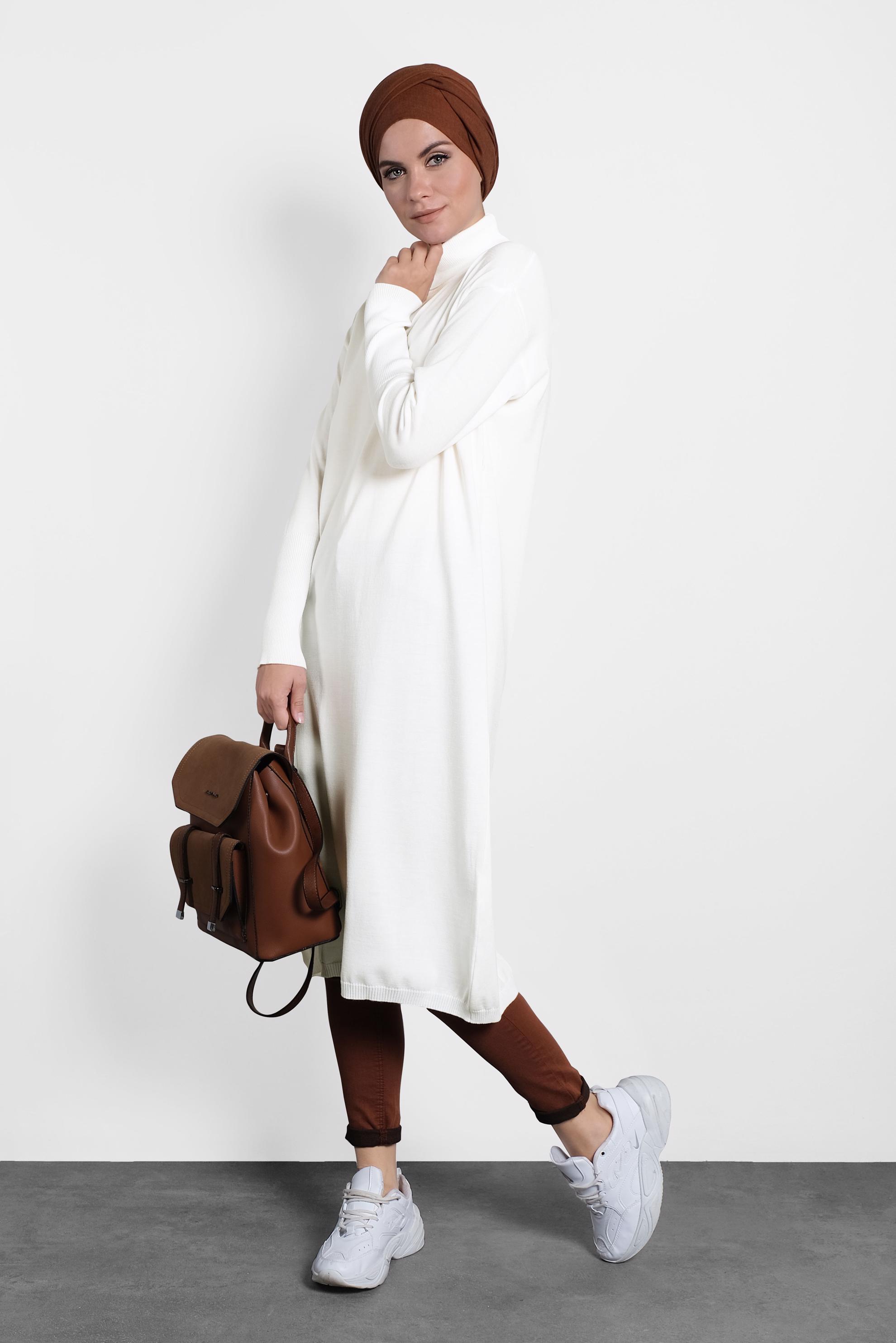 Tesettür giyim BEYAZ BALIKÇI YAKA UZUN TRİKO TUNİK 40022