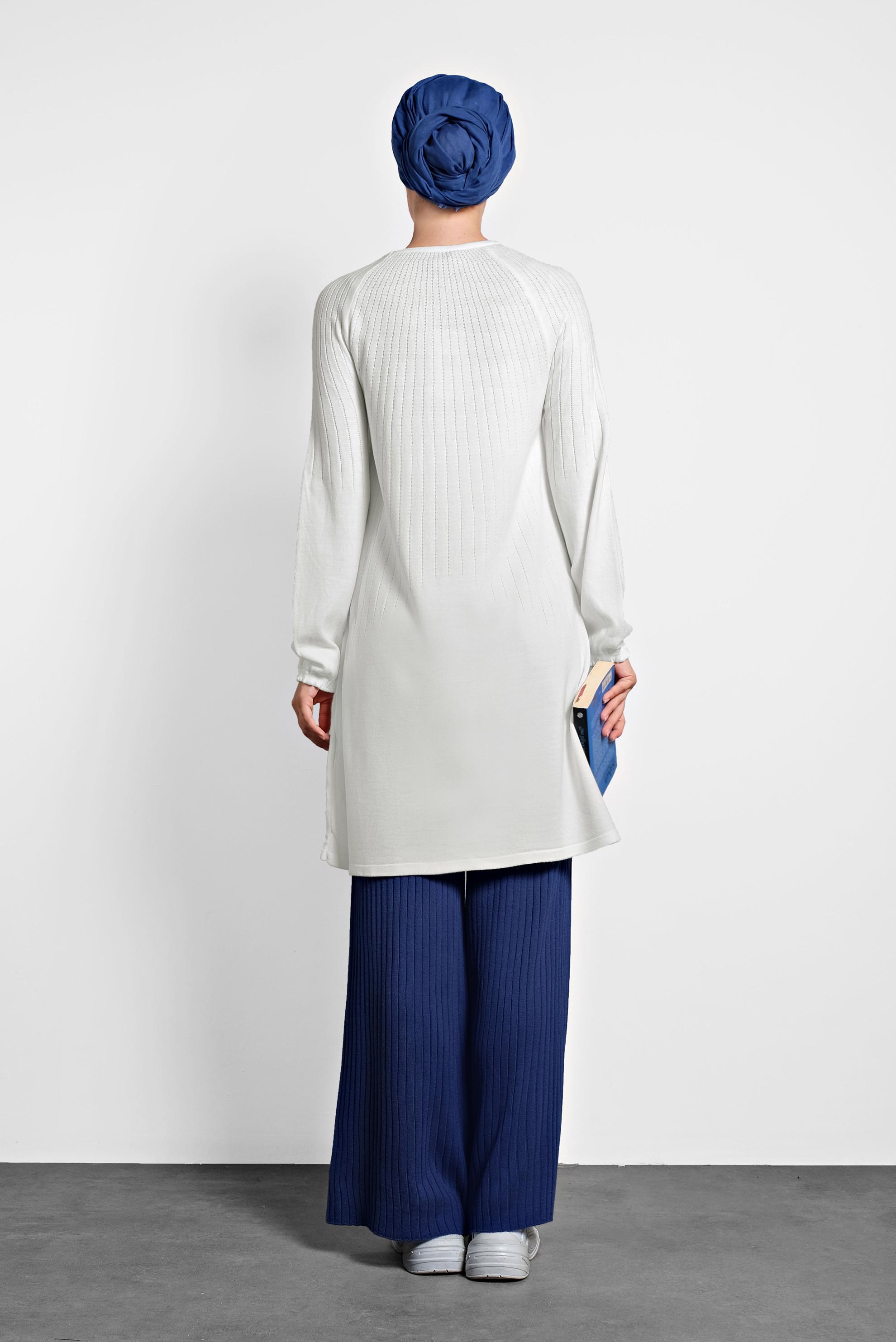 Tesettür giyim BEYAZ MANŞETLERİ LASTİKLİ TRİKO TUNİK 40031 