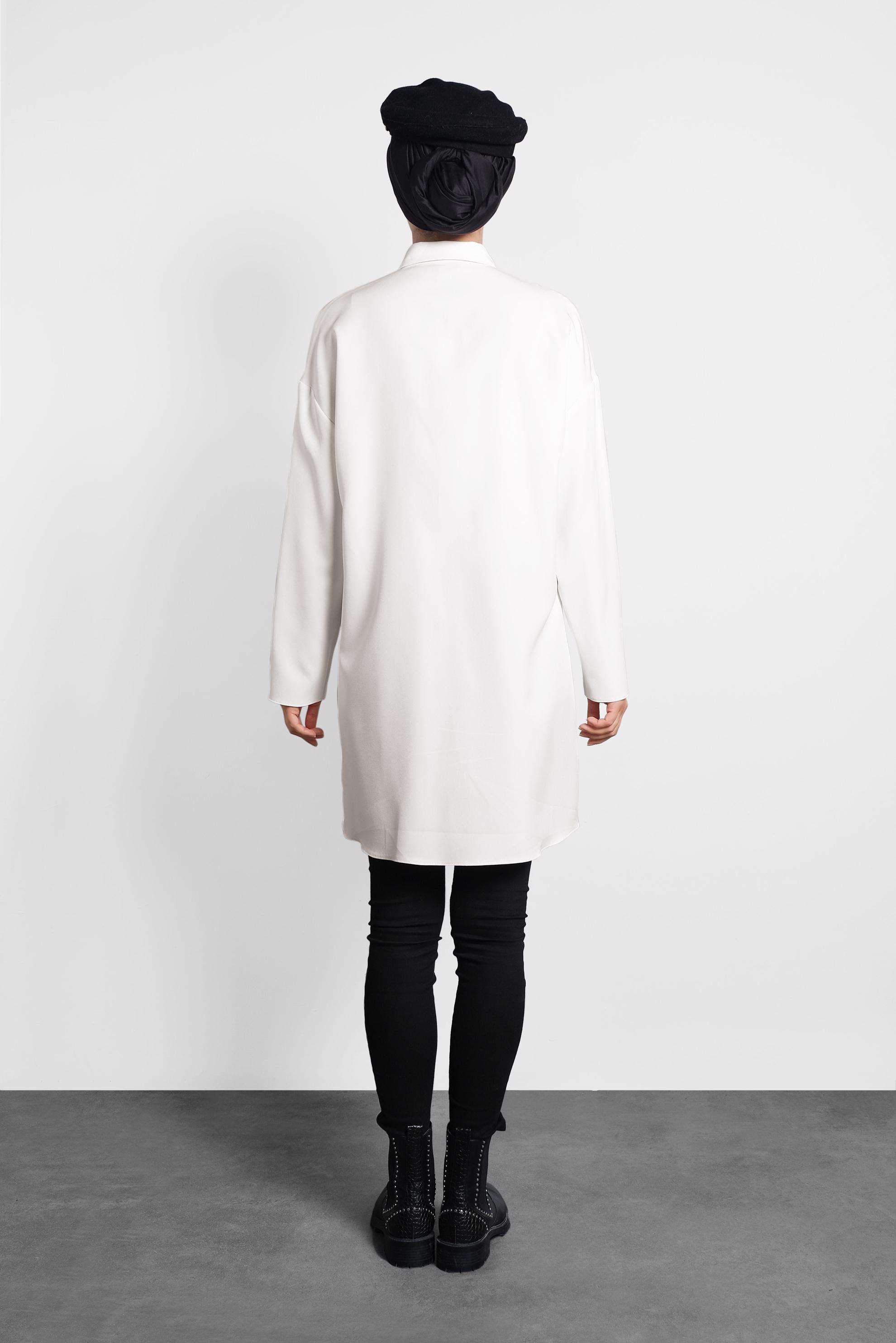 Tesettür giyim BEYAZ PÜSKÜLLÜ DÜĞMELİ TUNİK 40112 