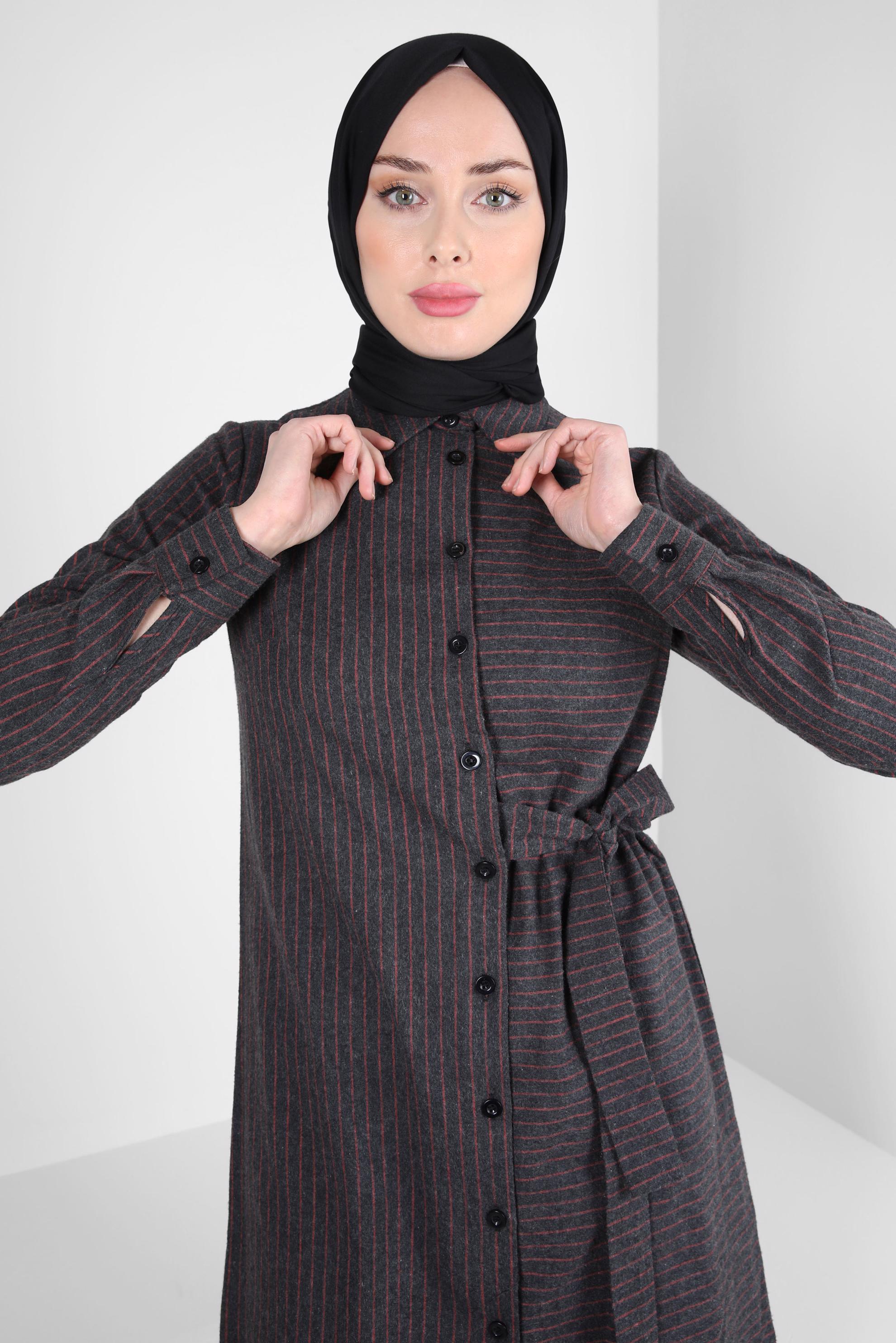 Tesettür giyim SİYAH DÜĞMELİ TUNİK 40142