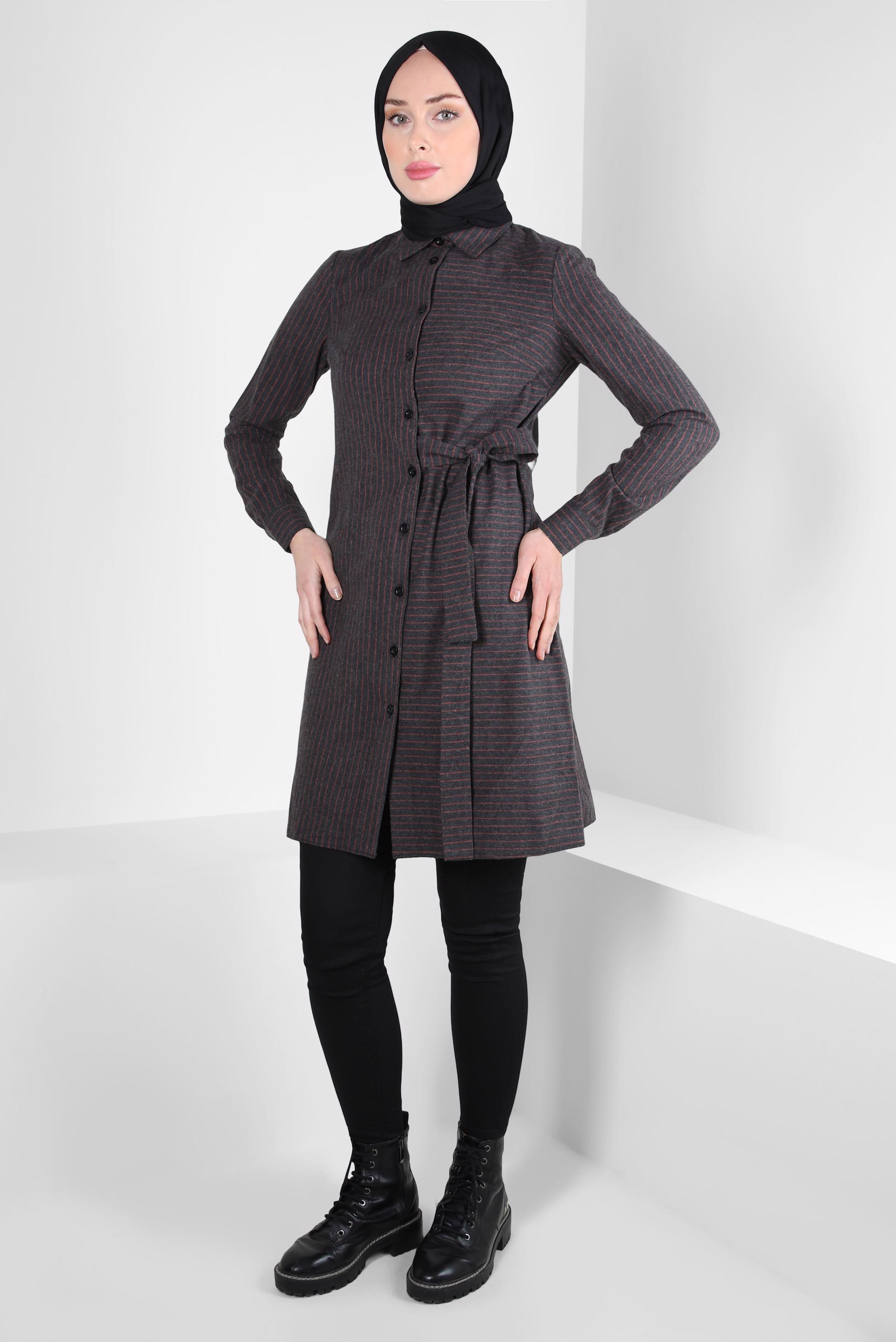 Tesettür giyim SİYAH DÜĞMELİ TUNİK 40142