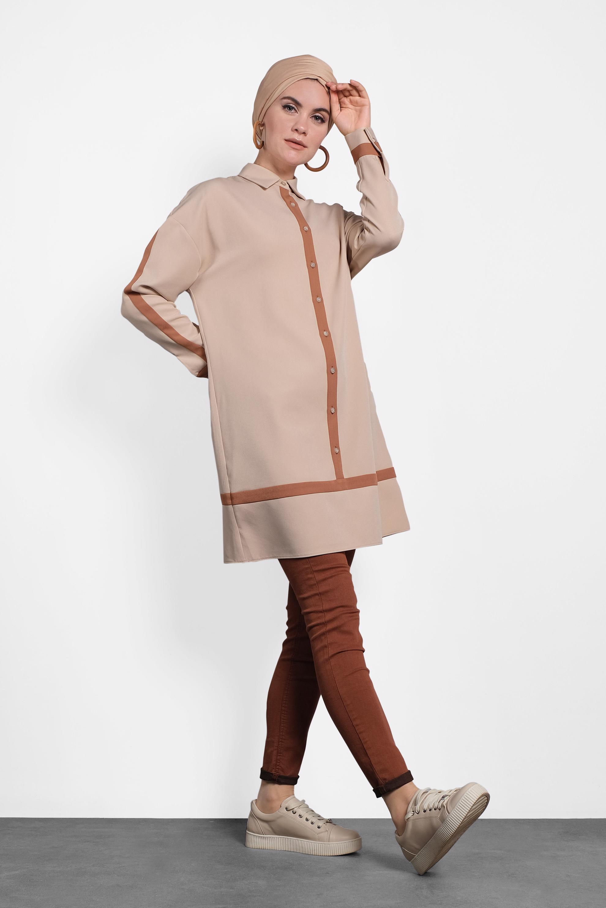 Tesettür giyim BEJ ŞERİT DETAYLI DÜĞMELİ TUNİK 40150