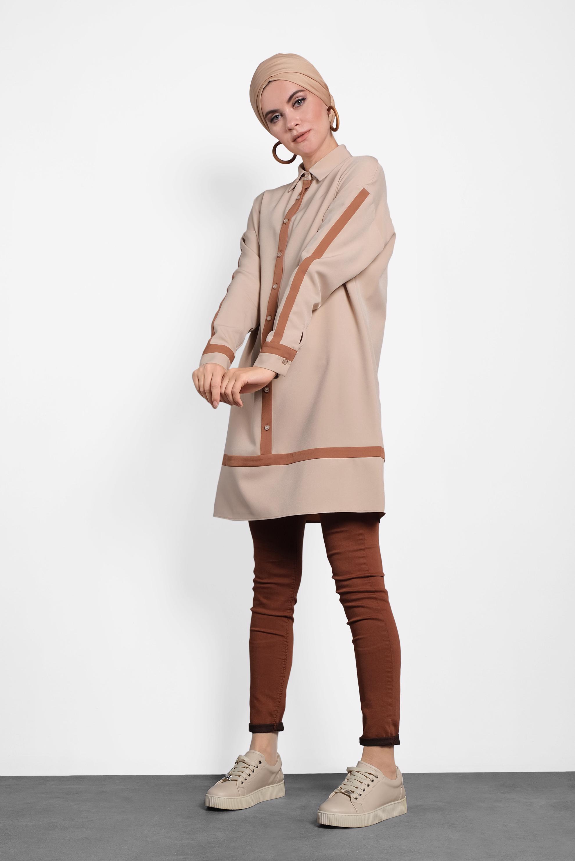Tesettür giyim BEJ ŞERİT DETAYLI DÜĞMELİ TUNİK 40150