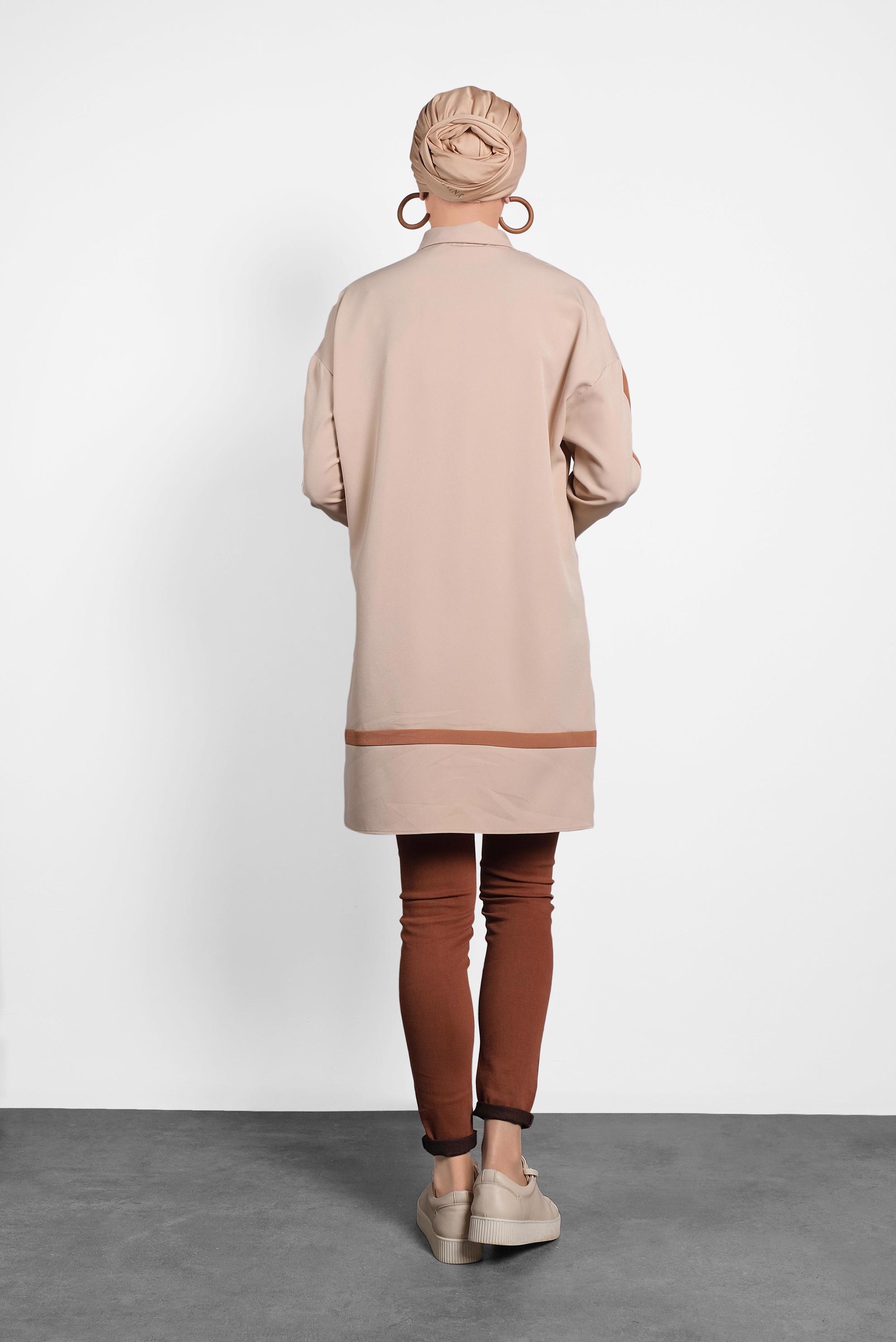 Tesettür giyim BEJ ŞERİT DETAYLI DÜĞMELİ TUNİK 40150