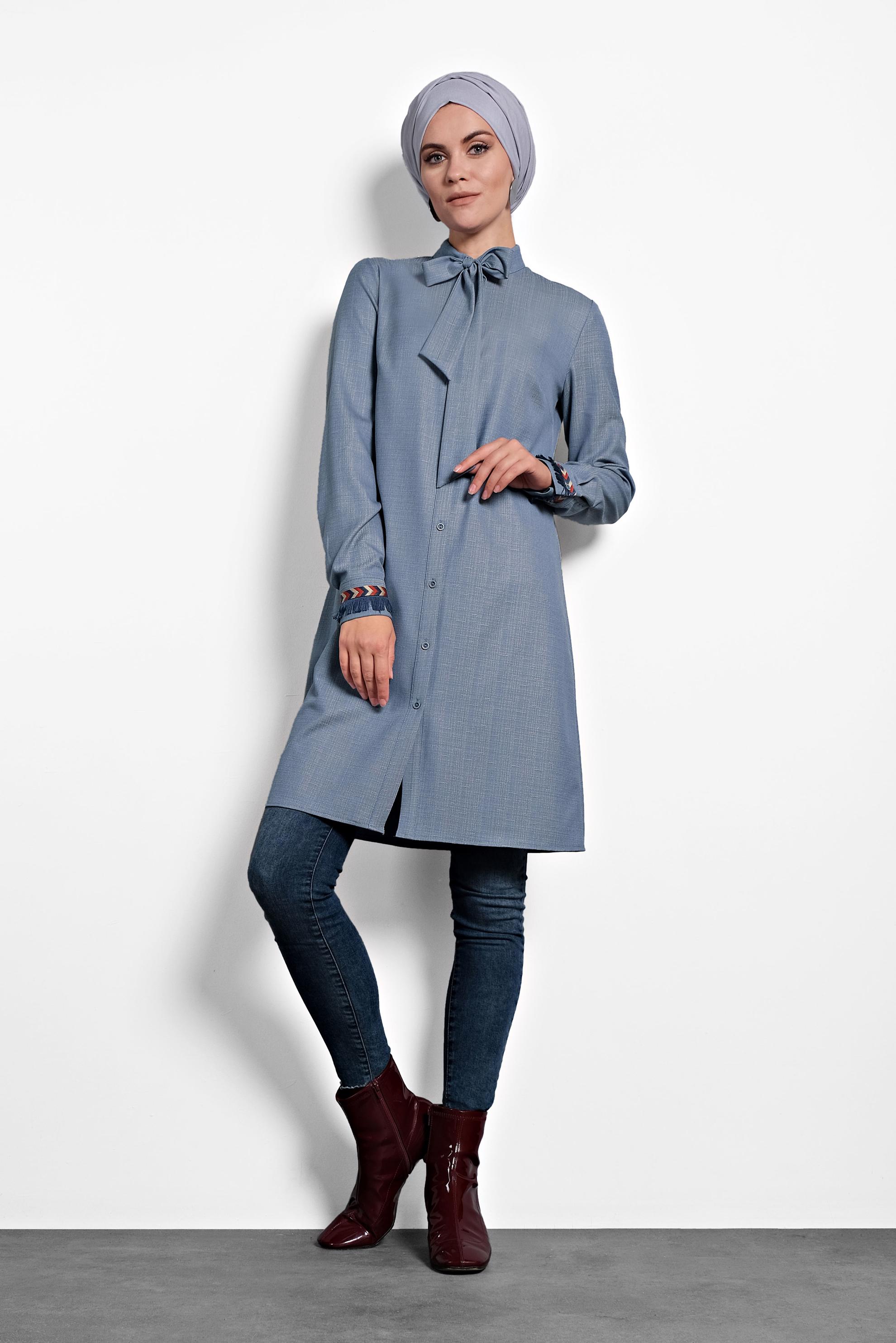 Tesettür giyim MAVİ KOLLARI NAKIŞLI FİYONKLU TUNİK 40171 