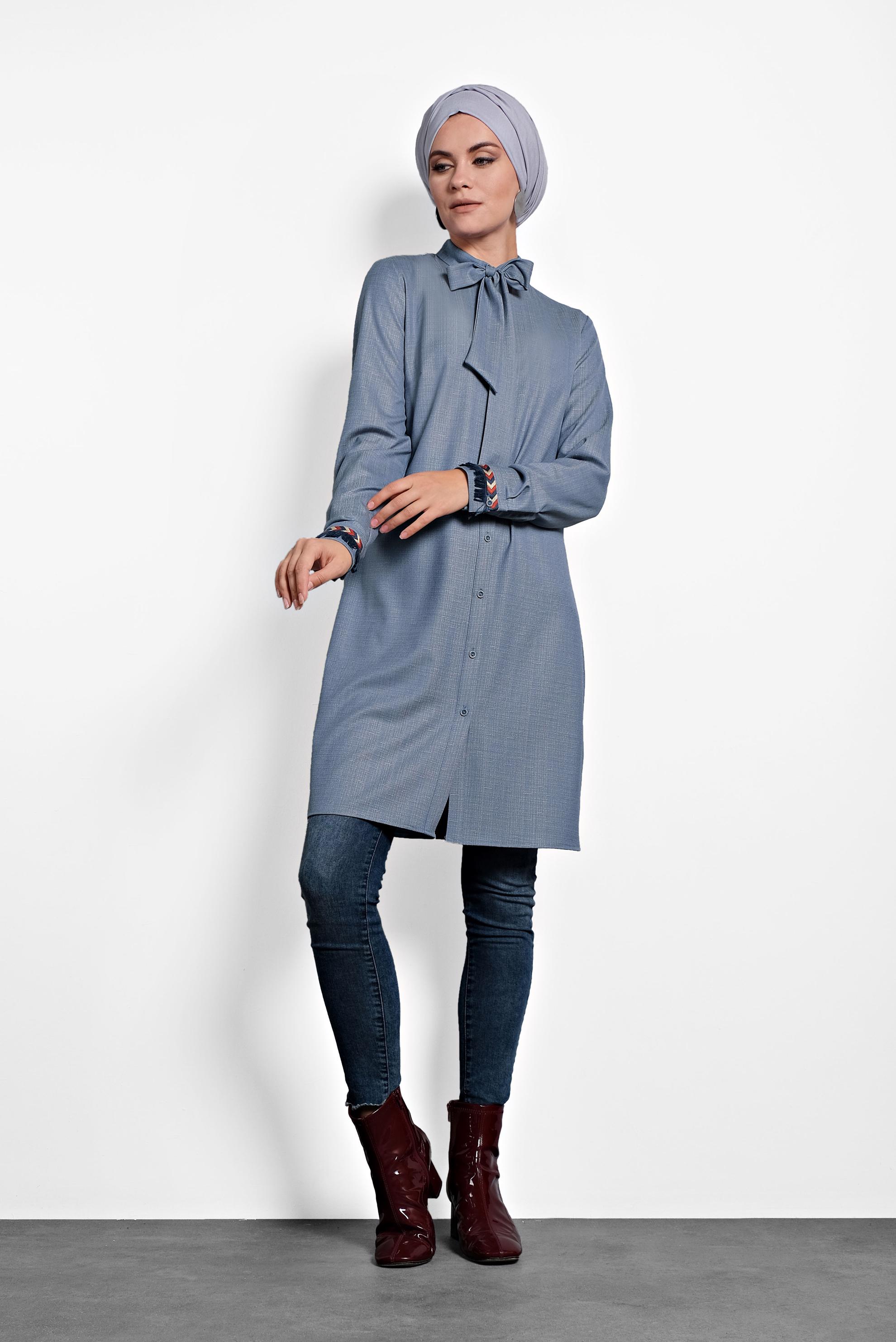 Tesettür giyim MAVİ KOLLARI NAKIŞLI FİYONKLU TUNİK 40171 