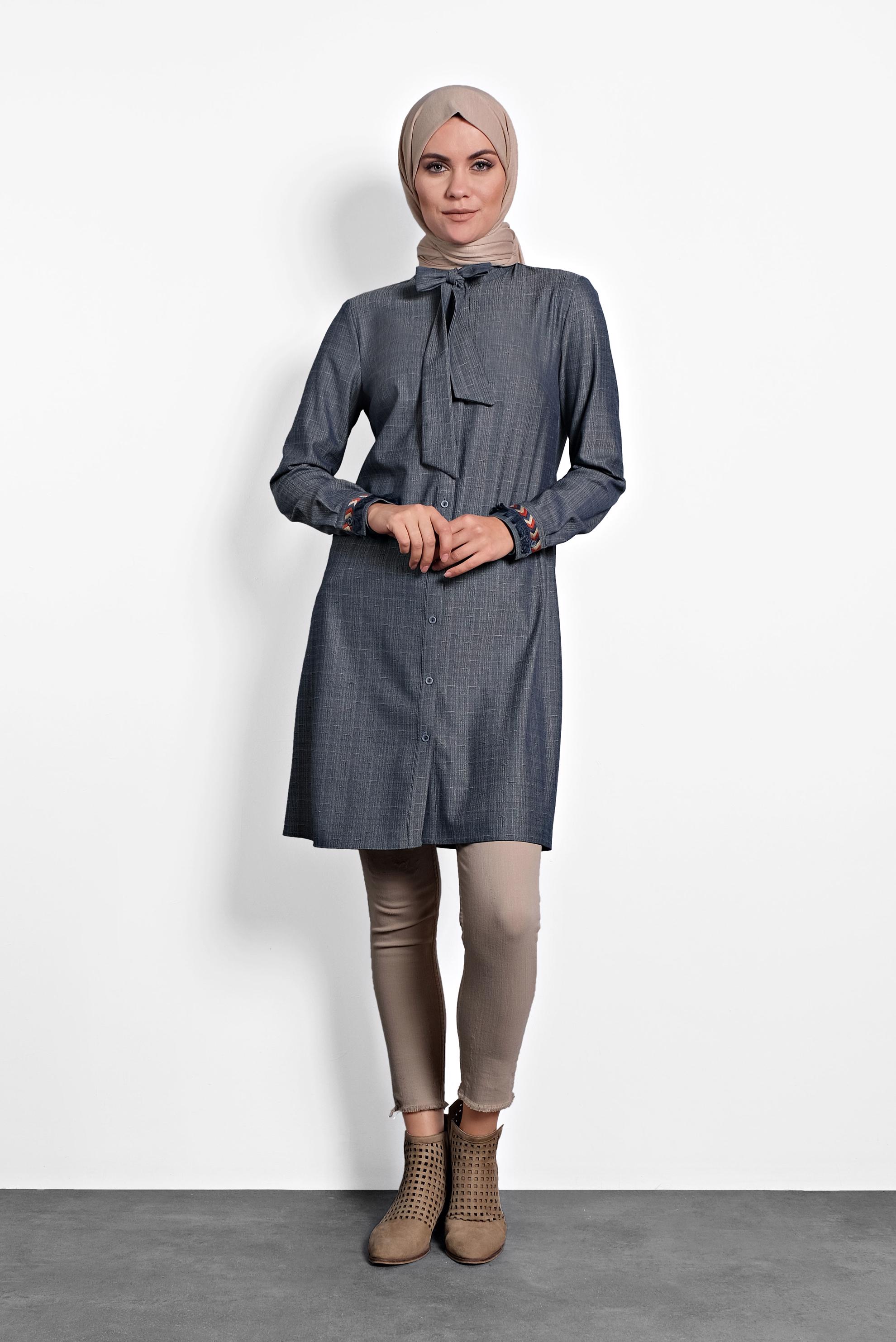 Tesettür giyim LACİVERT KOLLARI NAKIŞLI FİYONKLU TUNİK 40171 