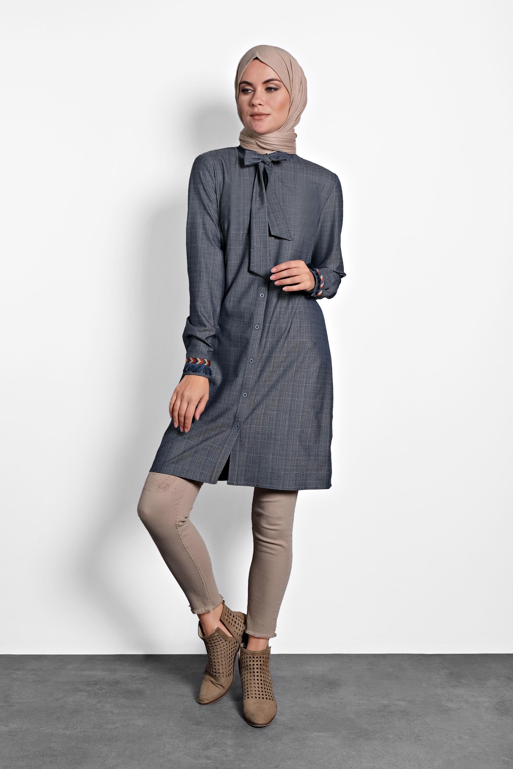 Tesettür giyim LACİVERT KOLLARI NAKIŞLI FİYONKLU TUNİK 40171 