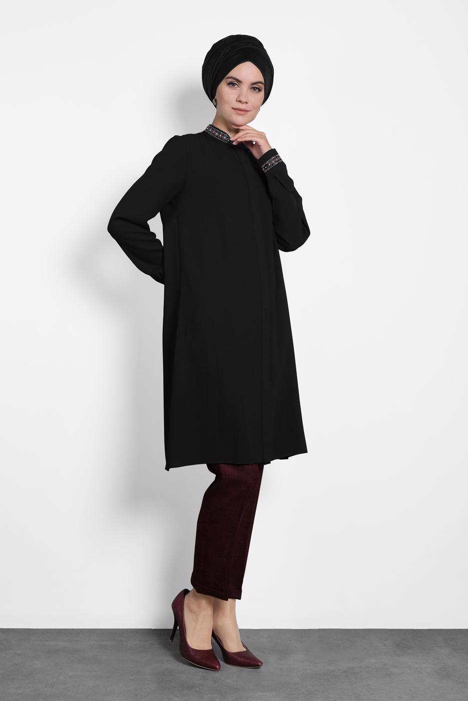 Tesettür giyim SİYAH GİZLİ DÜĞMELİ PUL İŞLEMELİ TUNİK 40180