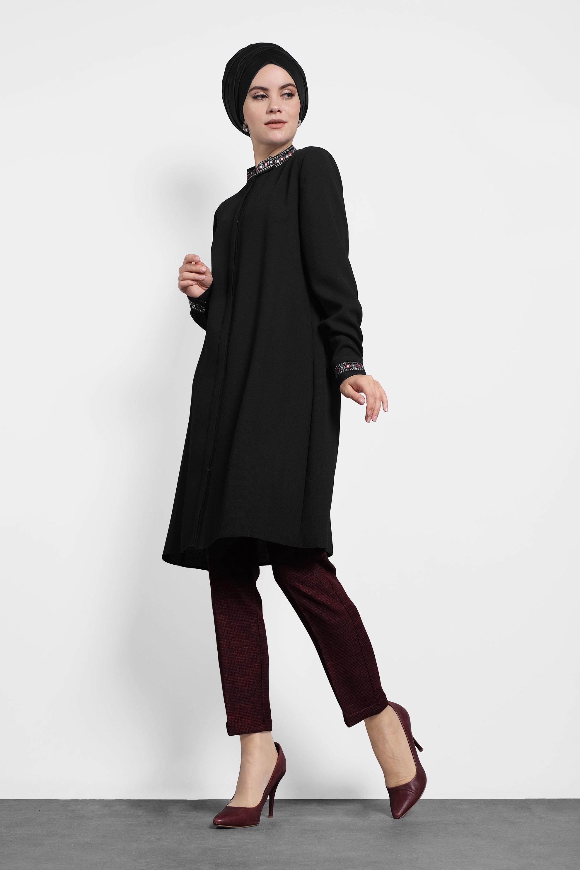 Tesettür giyim SİYAH GİZLİ DÜĞMELİ PUL İŞLEMELİ TUNİK 40180