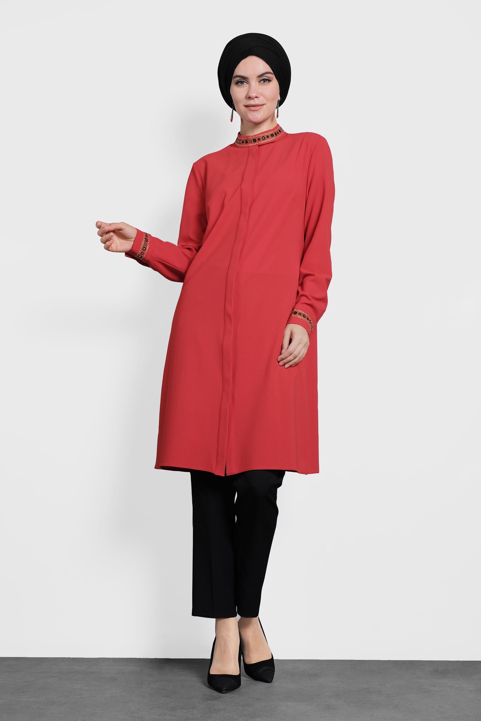 Tesettür giyim KIRMIZI GİZLİ DÜĞMELİ PUL İŞLEMELİ TUNİK 40180