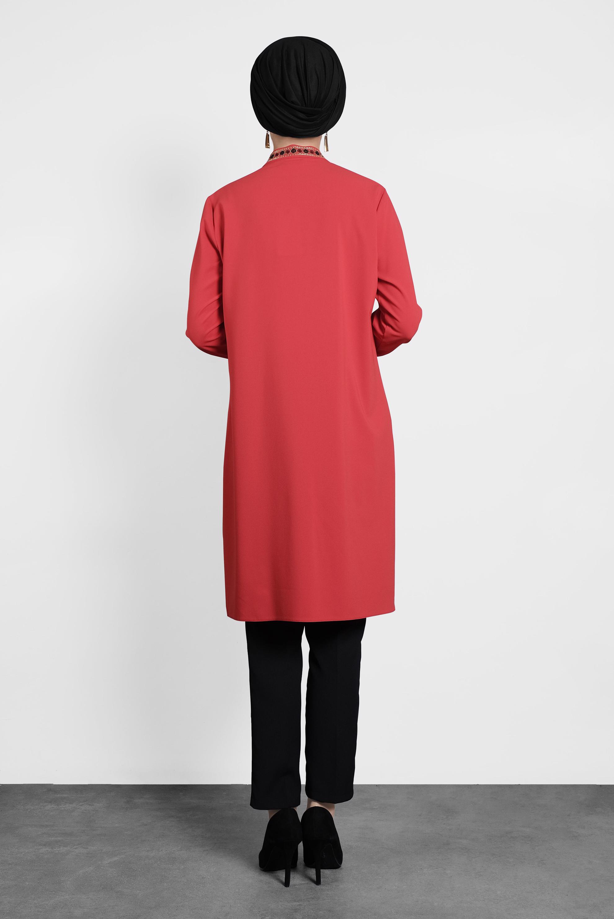 Tesettür giyim KIRMIZI GİZLİ DÜĞMELİ PUL İŞLEMELİ TUNİK 40180