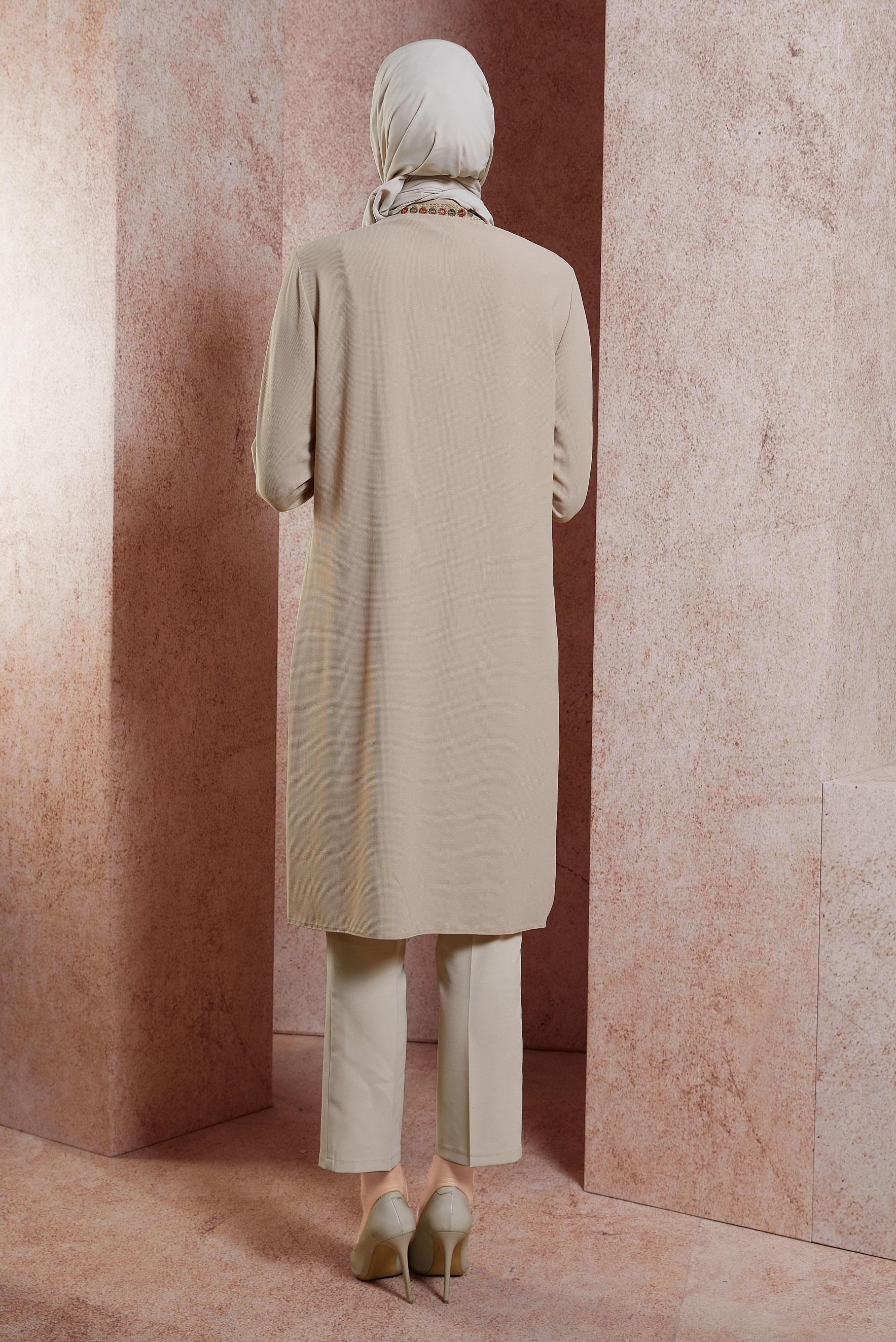 Tesettür giyim BEJ GİZLİ DÜĞMELİ PUL İŞLEMELİ TUNİK 40180