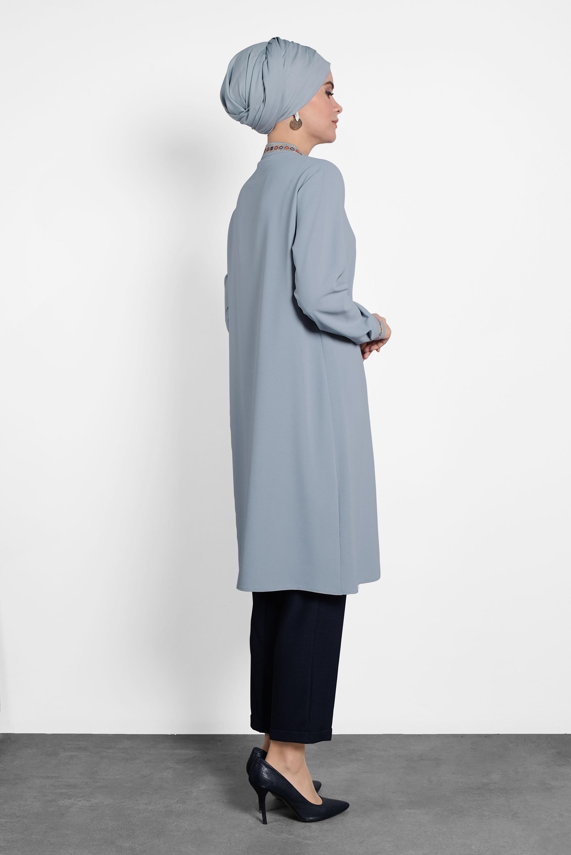 Tesettür giyim MAVİ GİZLİ DÜĞMELİ PUL İŞLEMELİ TUNİK 40180