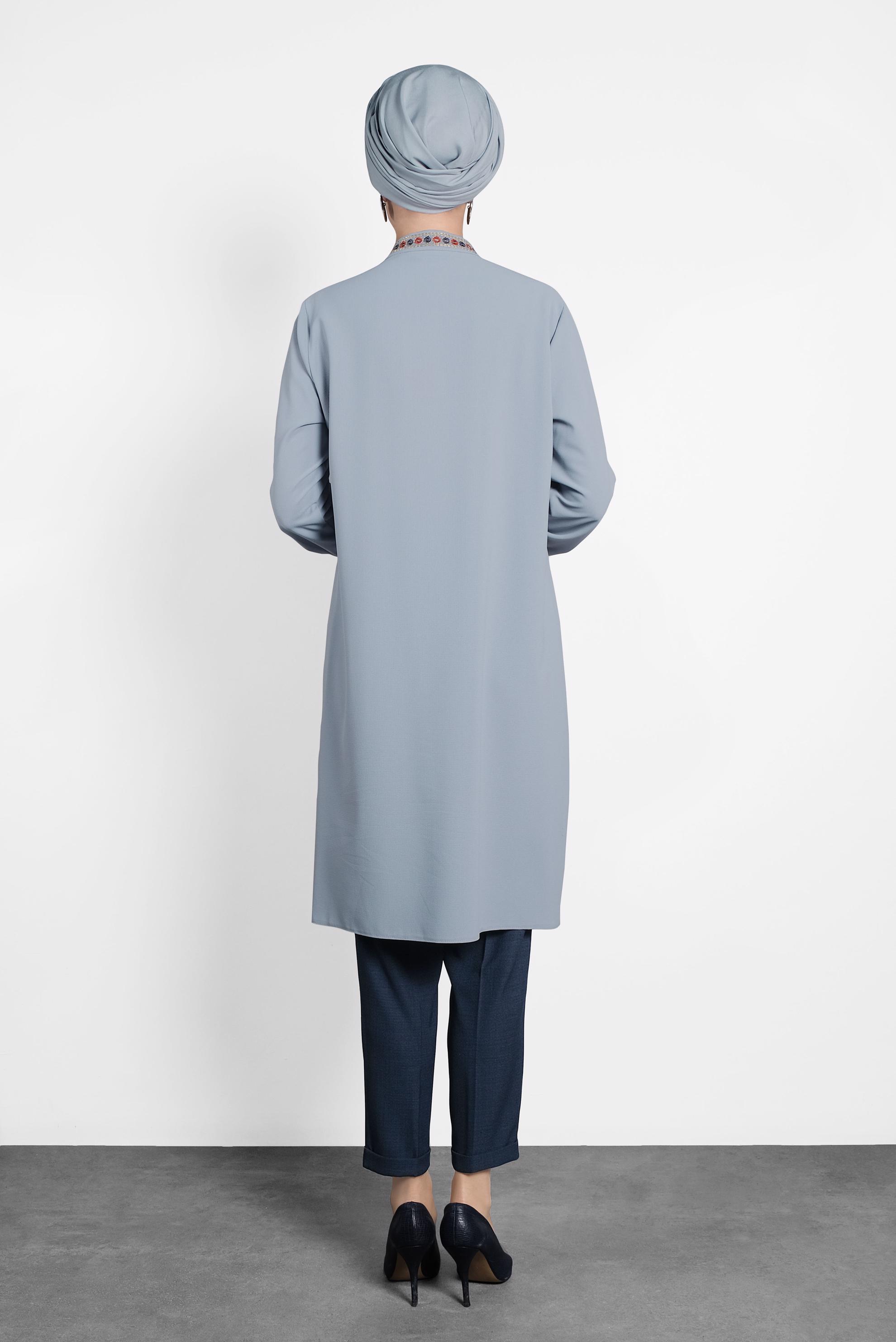 Tesettür giyim MAVİ GİZLİ DÜĞMELİ PUL İŞLEMELİ TUNİK 40180