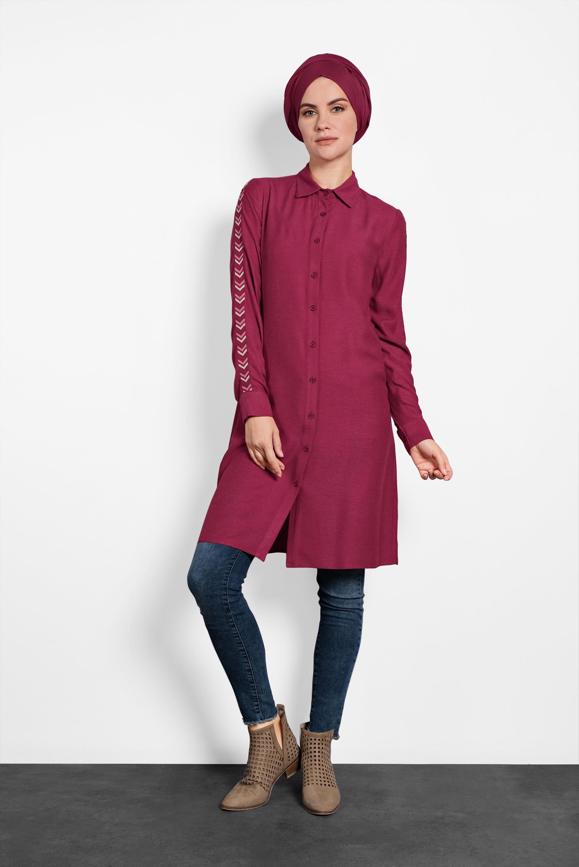 Tesettür giyim KIRMIZI KOLLARI NAKIŞLI TUNİK 40181