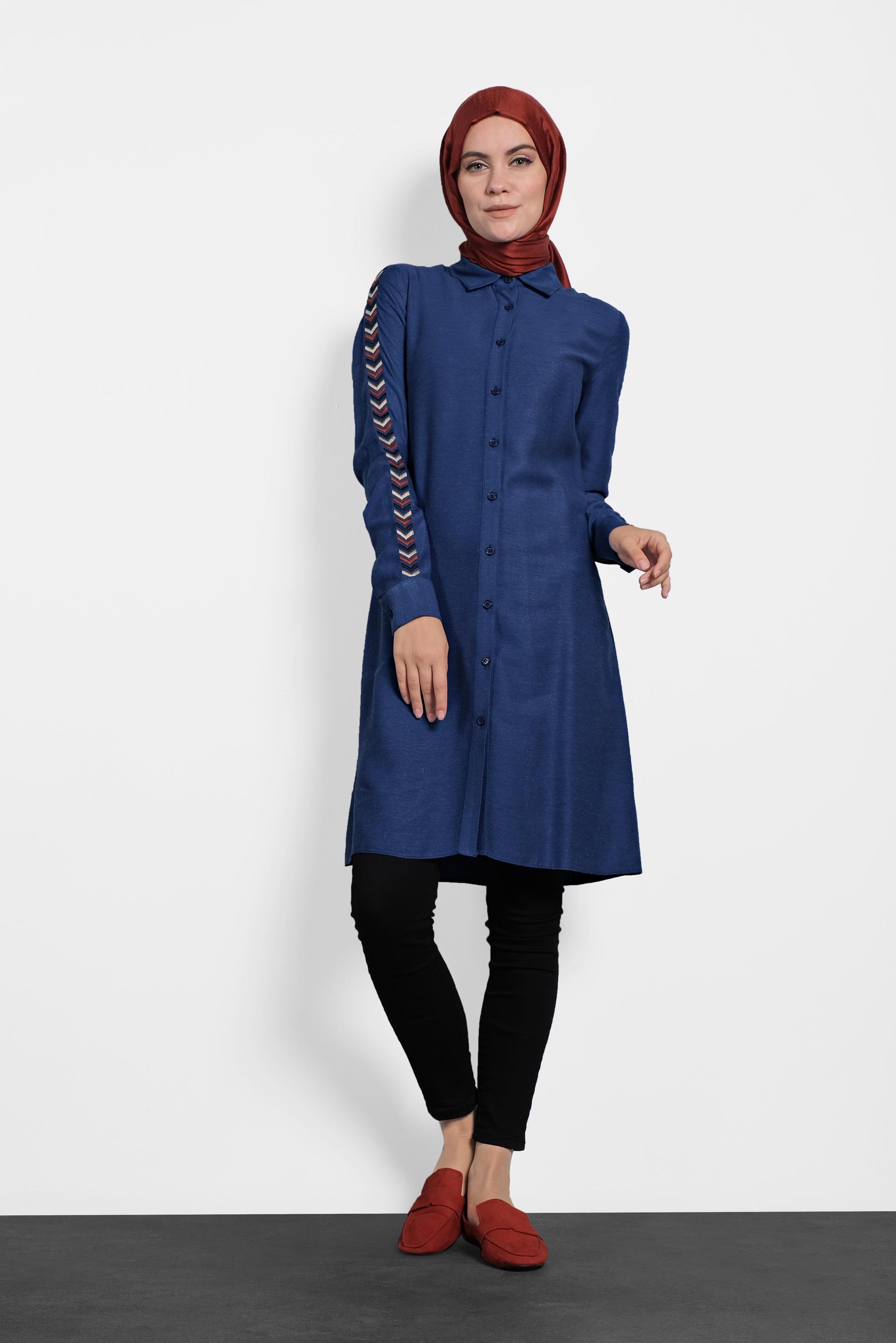 Tesettür giyim LACİVERT KOLLARI NAKIŞLI TUNİK 40181