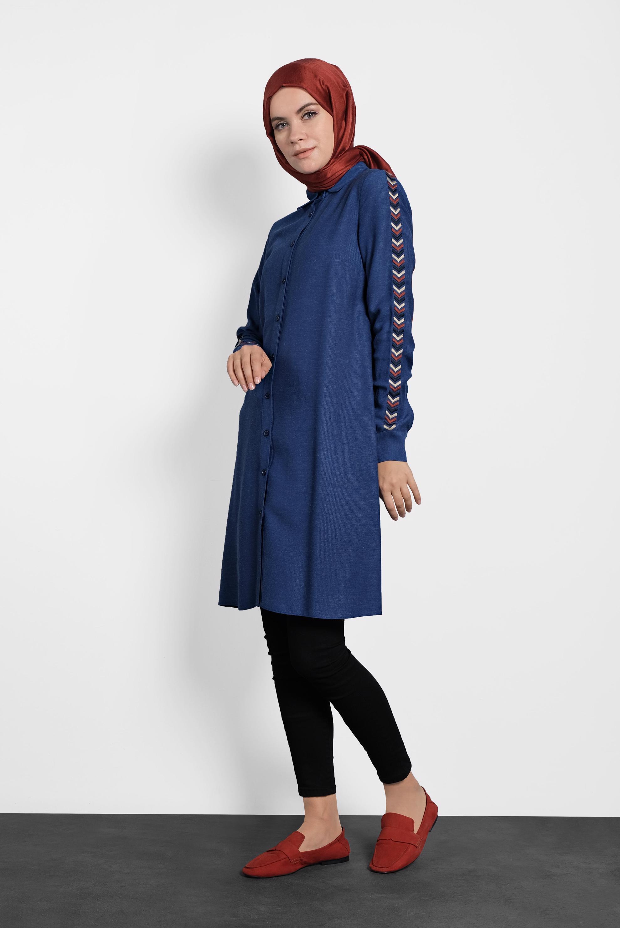 Tesettür giyim LACİVERT KOLLARI NAKIŞLI TUNİK 40181