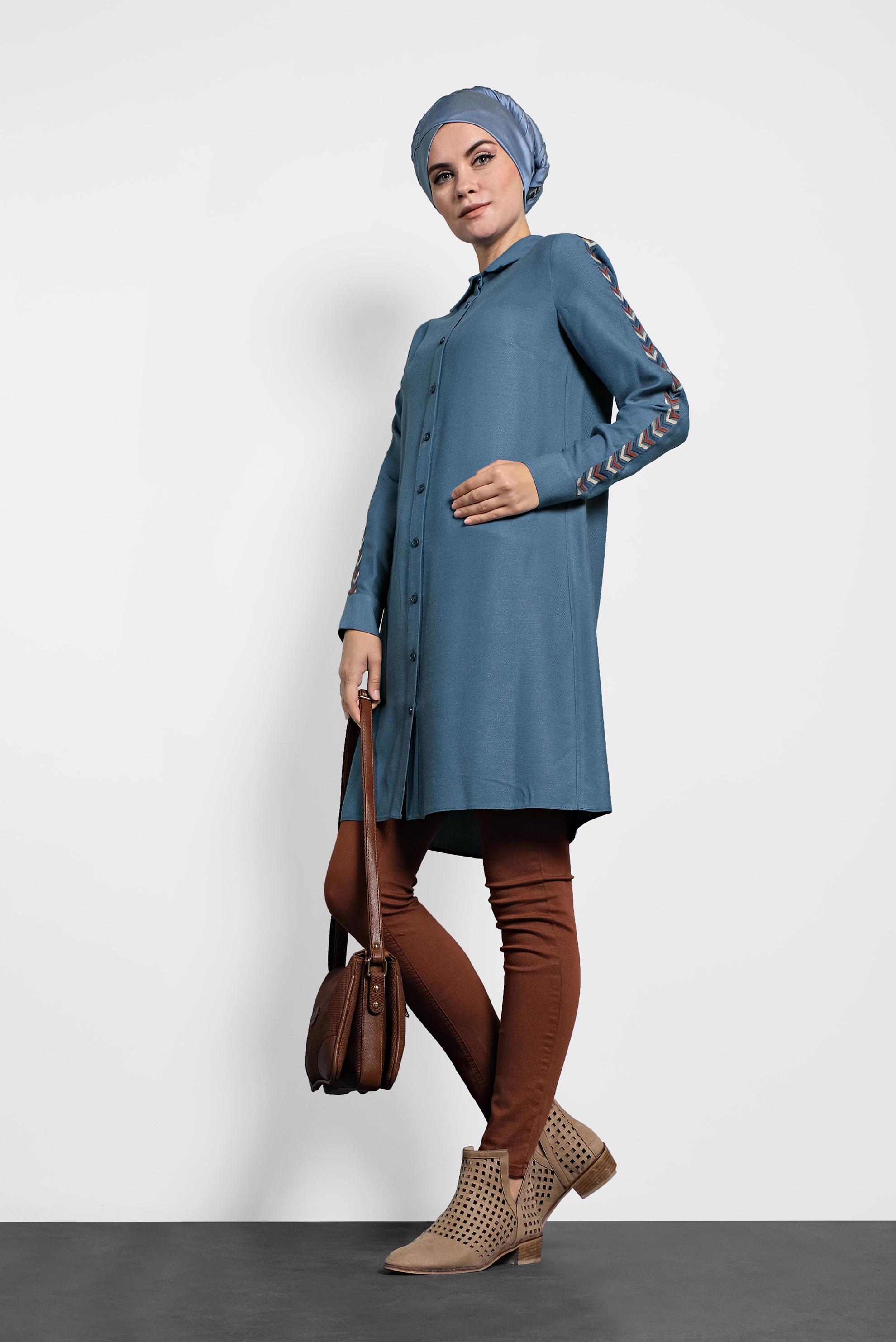 Tesettür giyim MAVİ KOLLARI NAKIŞLI TUNİK 40181