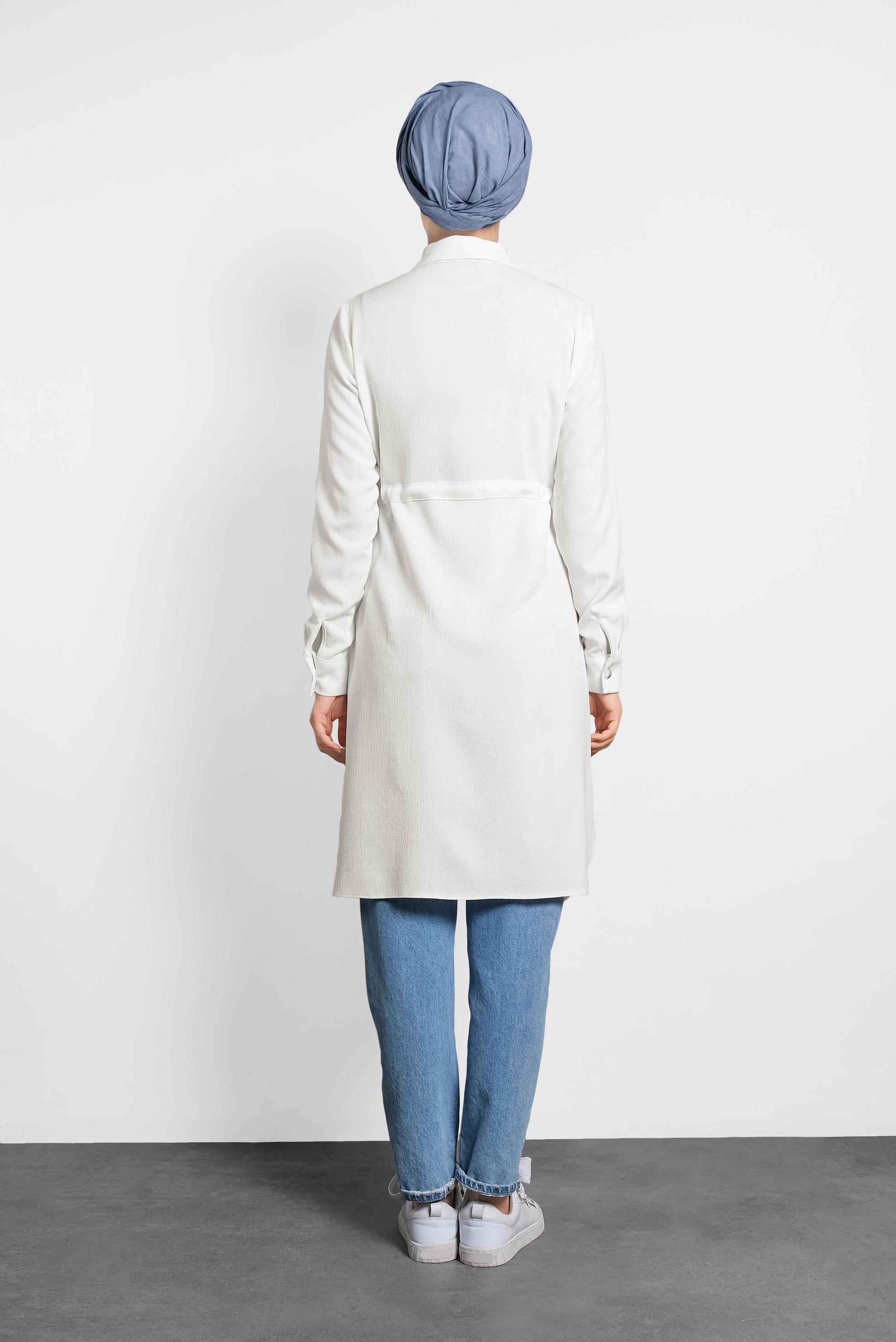 Tesettür giyim BEYAZ BELİ BAĞCIKLI GİZLİ DÜĞMELİ TUNİK 40188