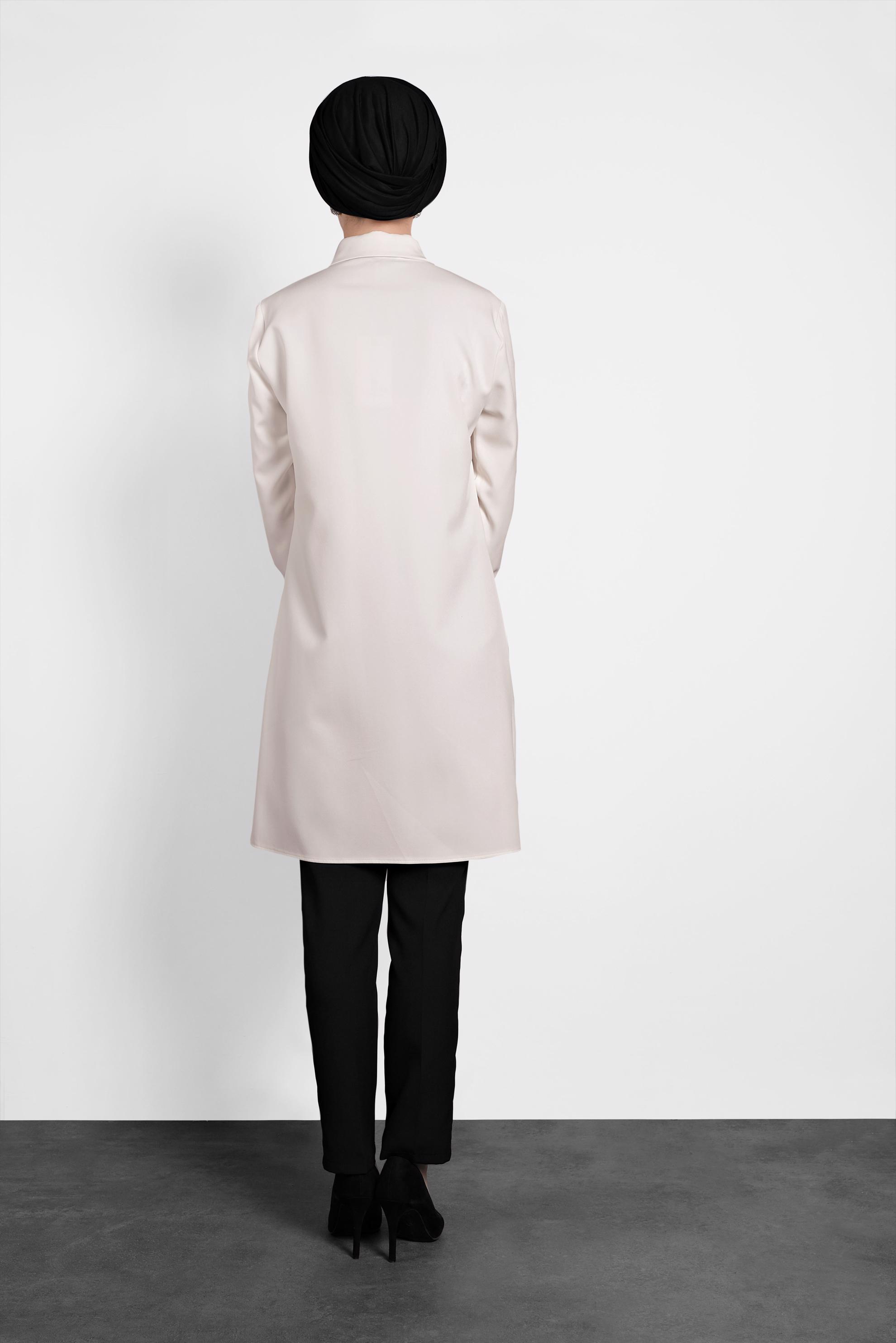 Tesettür giyim BEYAZ GİZLİ DÜĞMELİ TUNİK 40209