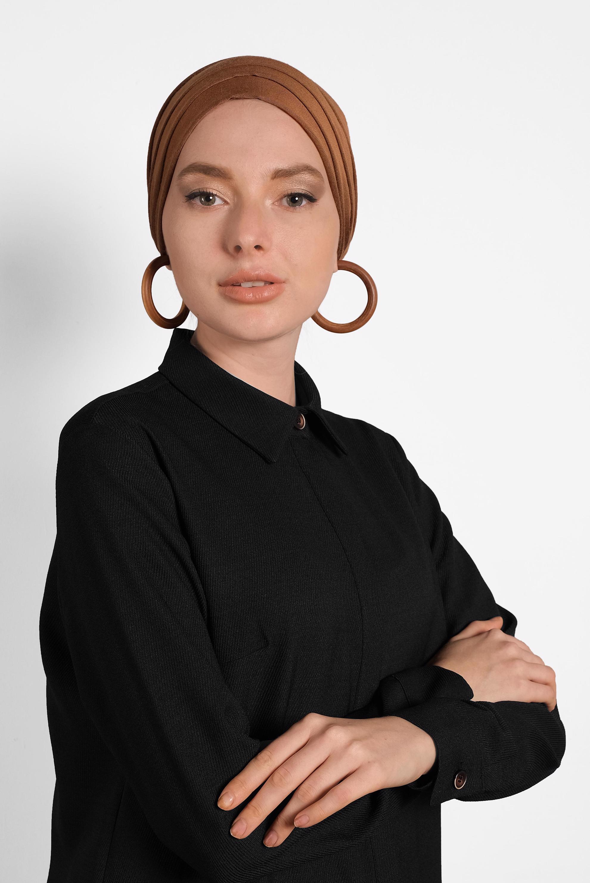 Tesettür giyim SİYAH YIRTMAÇLI GİZLİ DÜĞMELİ TUNİK 40257