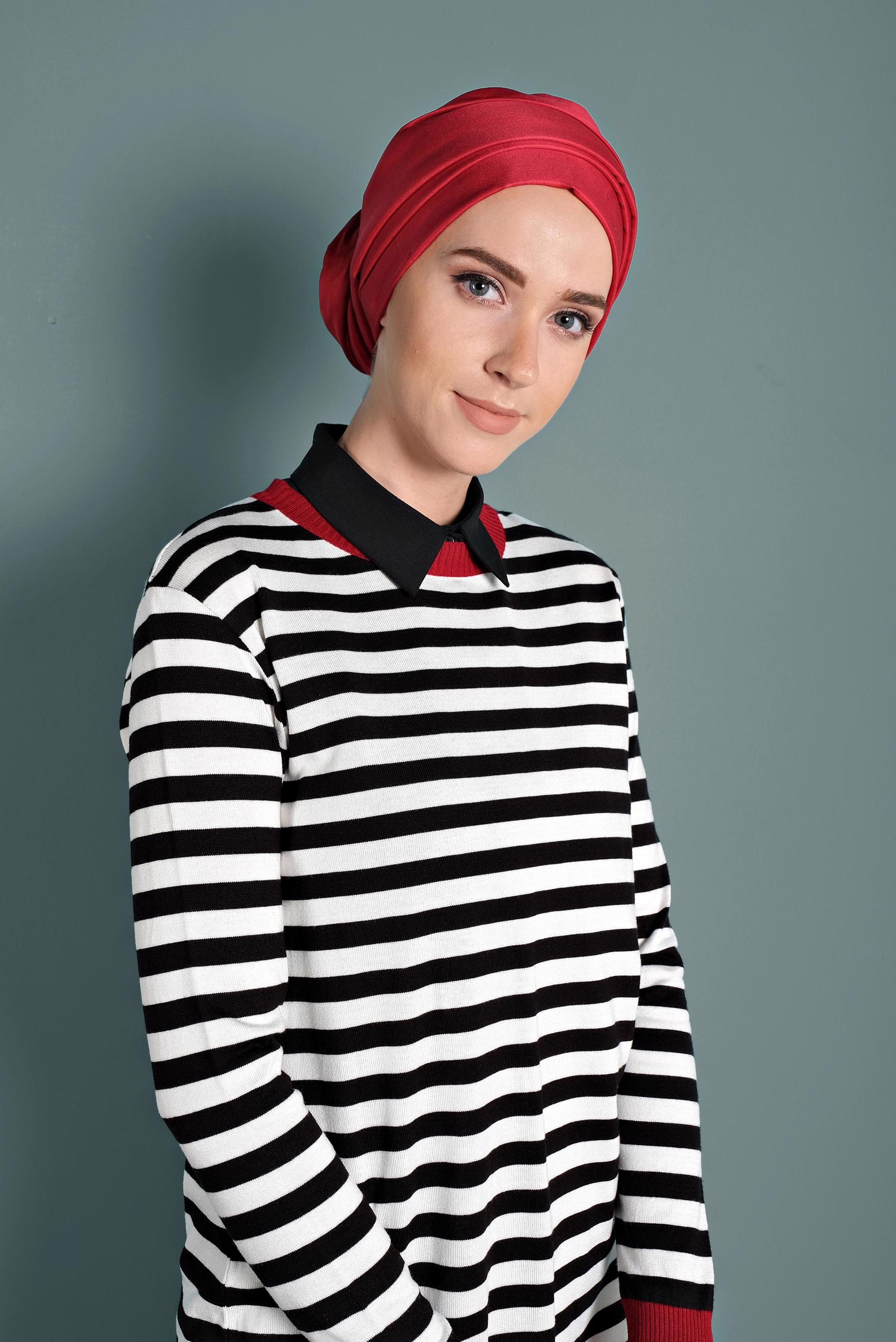 Tesettür giyim SİYAH YANDAN YIRTMAÇLI ÇİZGİLİ TRİKO TUNİK 40280 