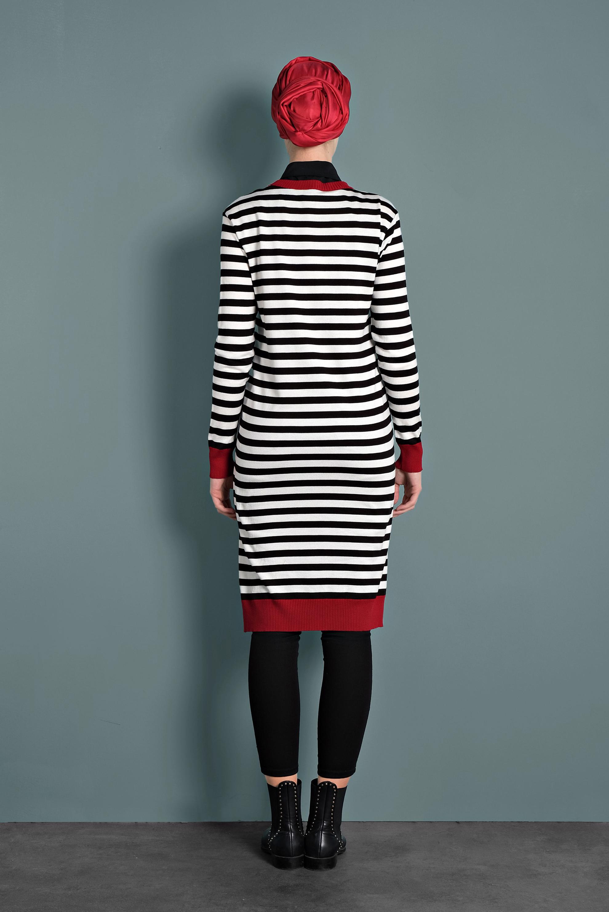 Tesettür giyim SİYAH YANDAN YIRTMAÇLI ÇİZGİLİ TRİKO TUNİK 40280 