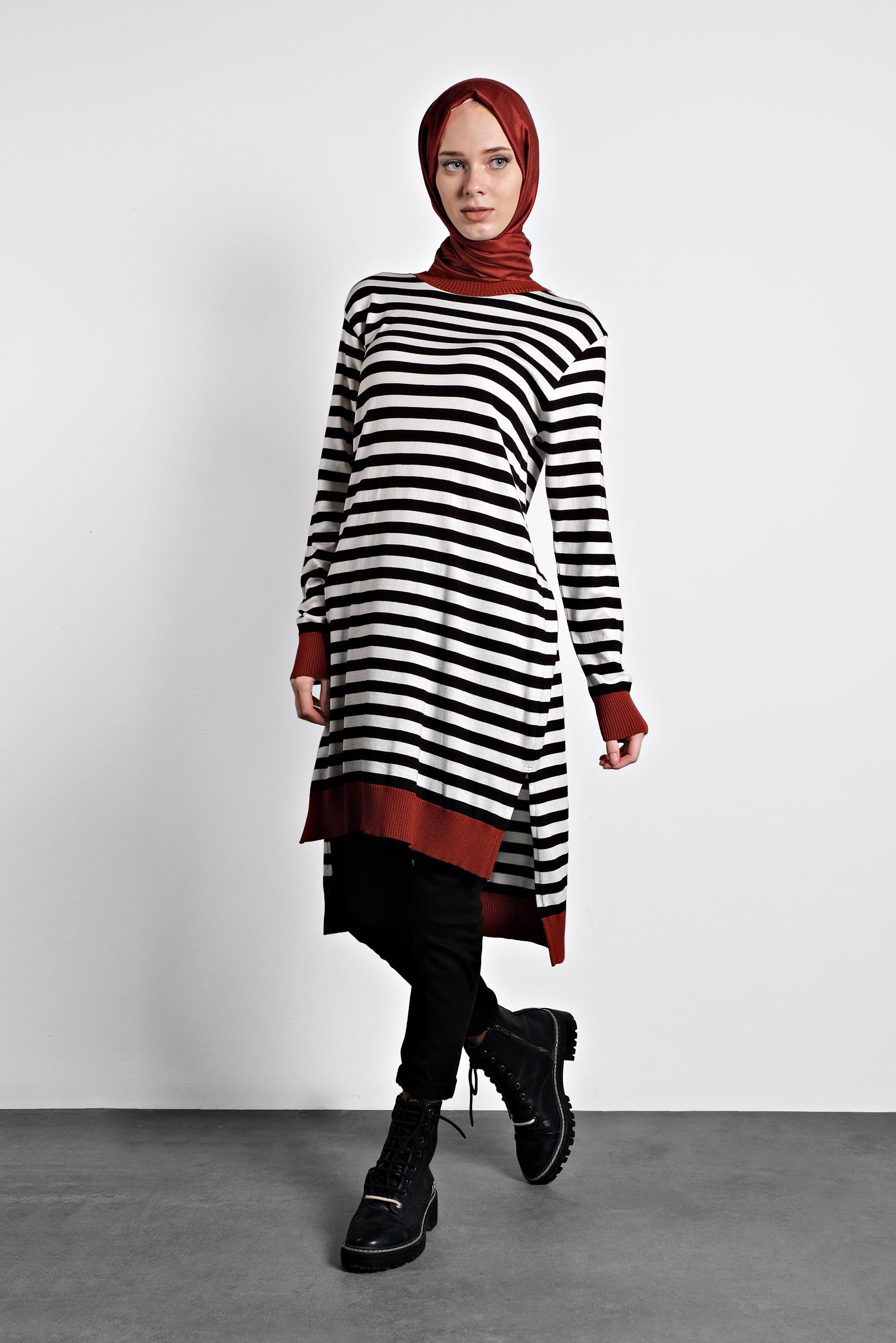 Tesettür giyim SİYAH YANDAN YIRTMAÇLI ÇİZGİLİ TRİKO TUNİK 40280 