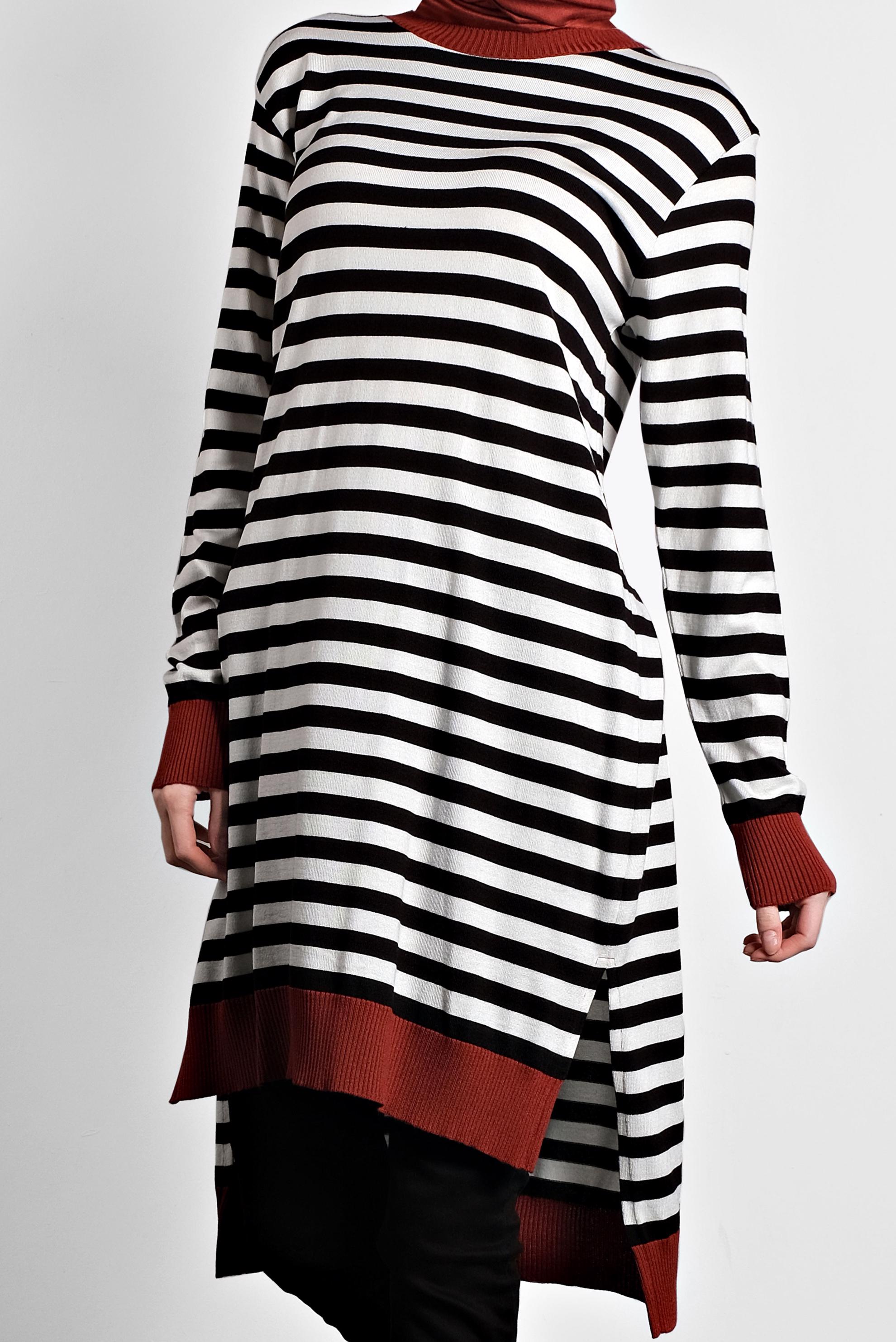 Tesettür giyim SİYAH YANDAN YIRTMAÇLI ÇİZGİLİ TRİKO TUNİK 40280 