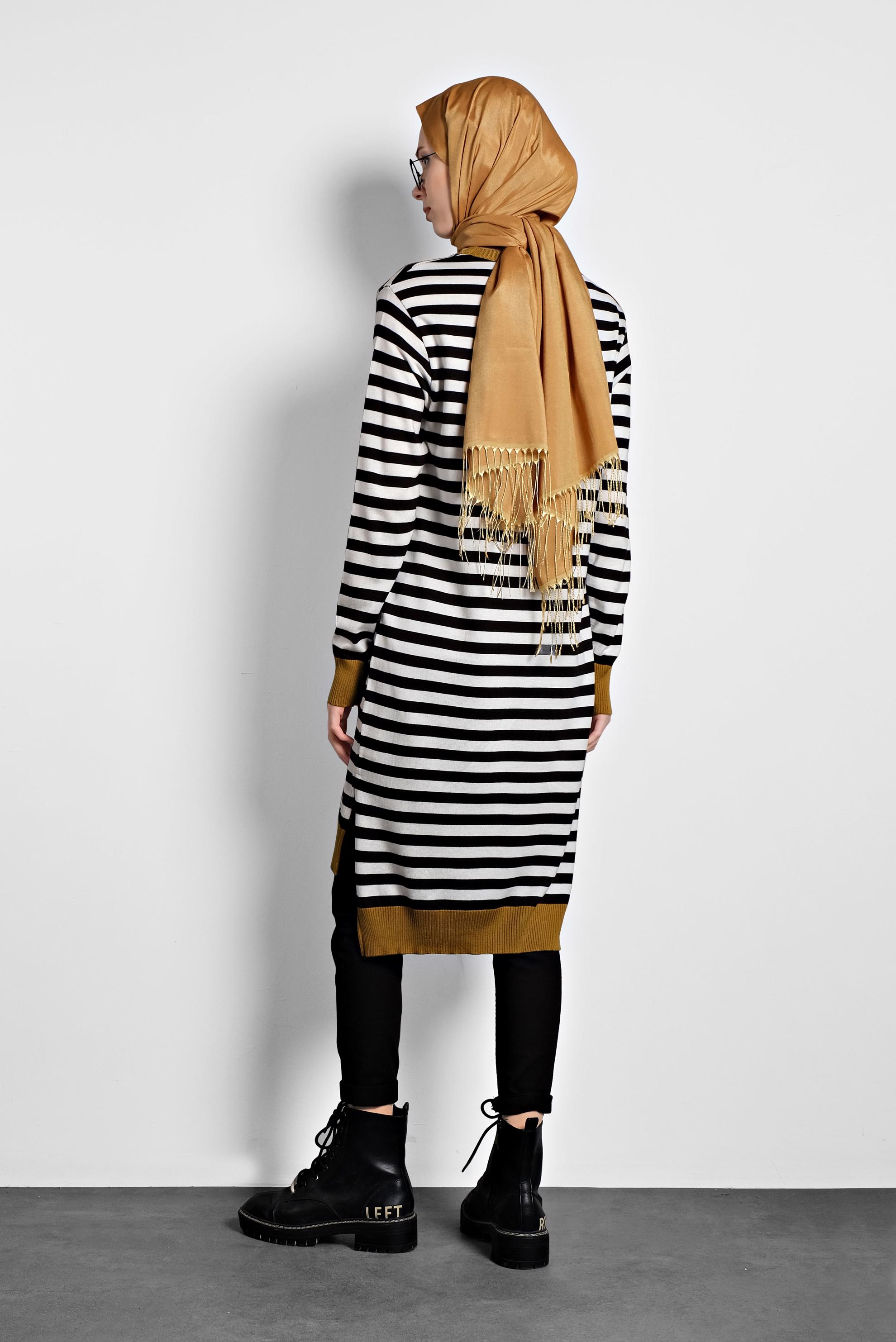 Tesettür giyim SİYAH YANDAN YIRTMAÇLI ÇİZGİLİ TRİKO TUNİK 40280 