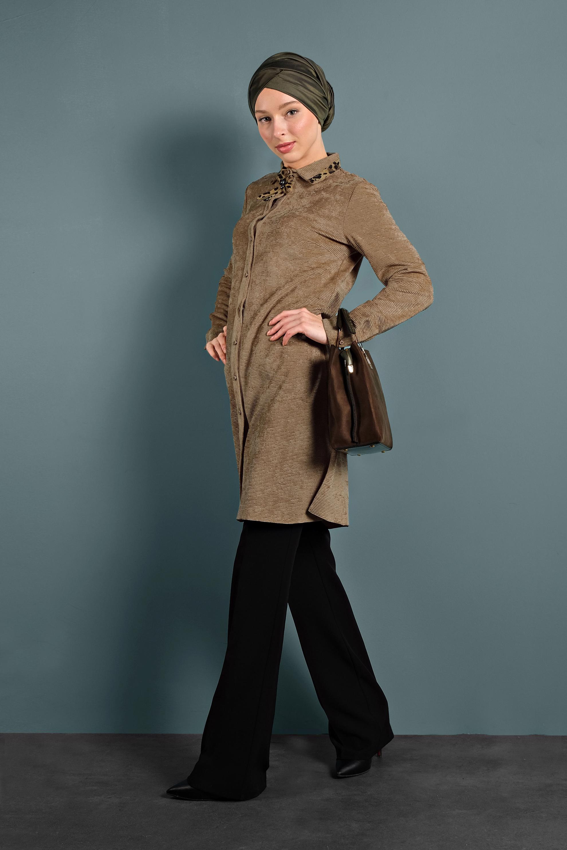 Tesettür giyim KAHVE LEOPAR DESEN DETAYLI ŞÖNİL KADİFE TUNİK 40284 