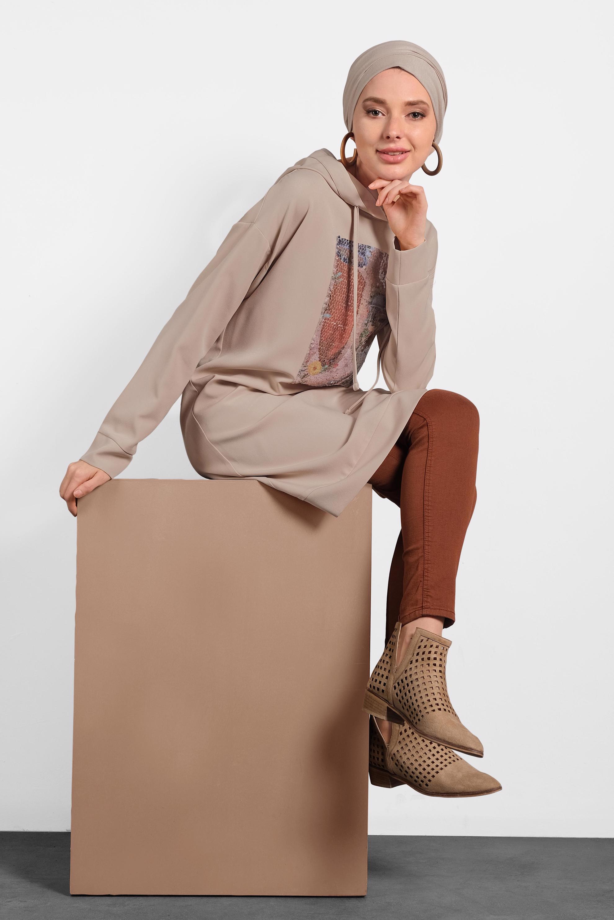 Tesettür giyim BEJ PULLU KAPÜŞONLU TUNİK 40307
