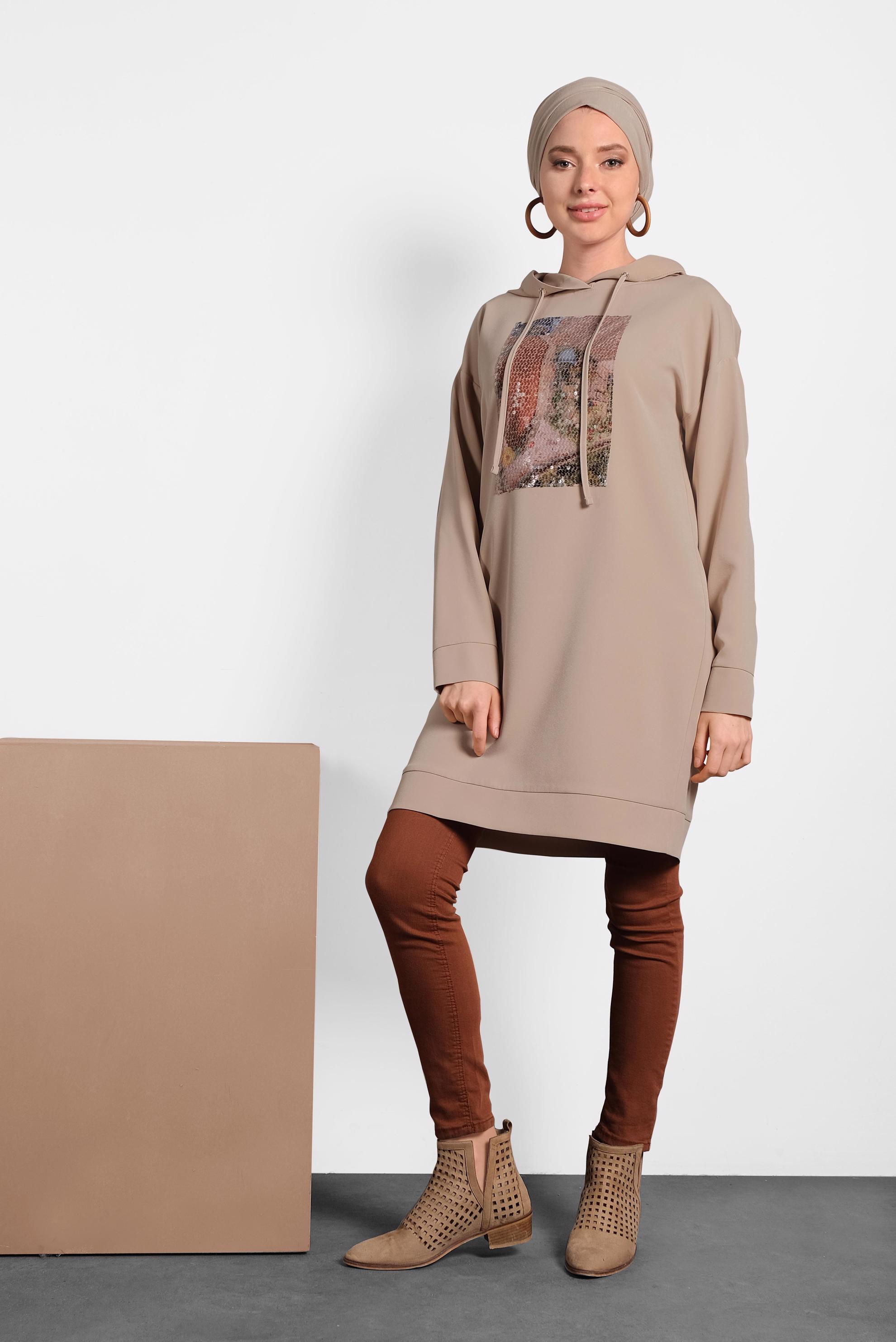 Tesettür giyim BEJ PULLU KAPÜŞONLU TUNİK 40307