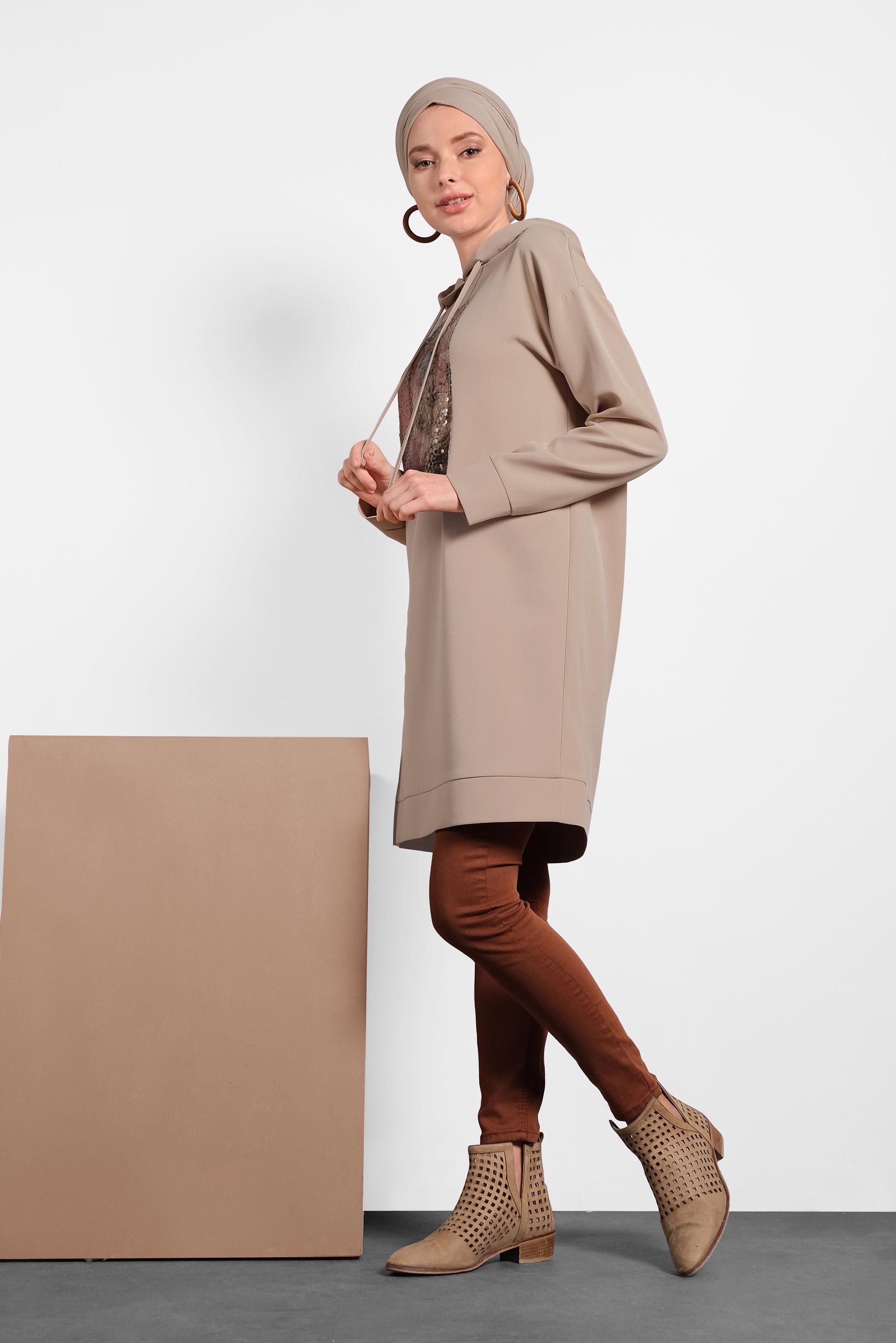 Tesettür giyim BEJ PULLU KAPÜŞONLU TUNİK 40307