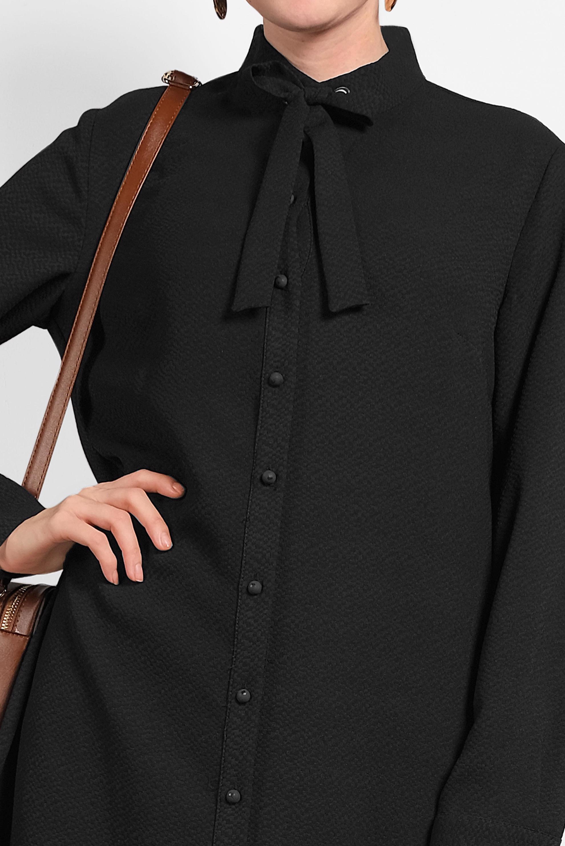 Tesettür giyim SİYAH YAKASI BAĞCIK DETAYLI TUNİK 40337 