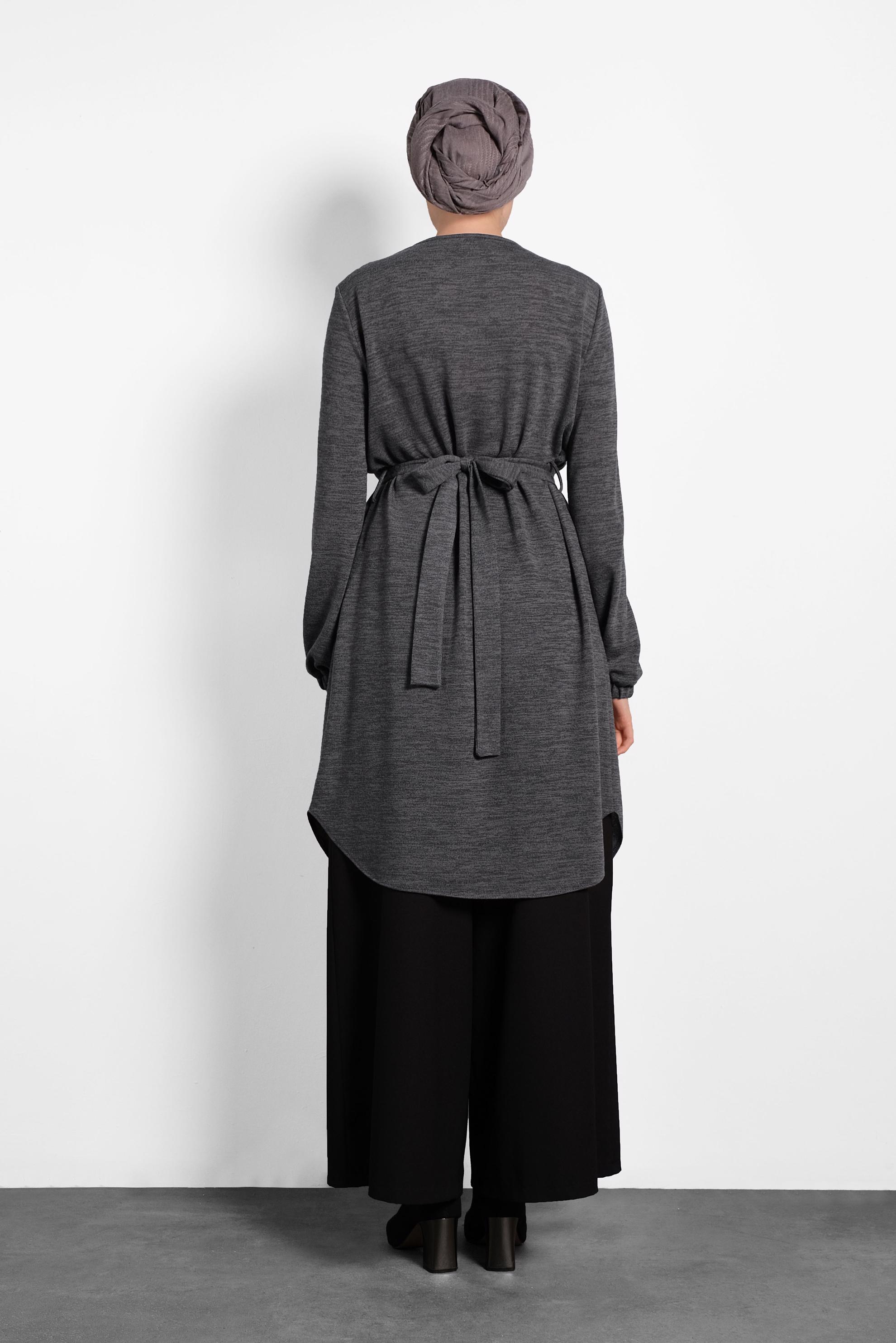Tesettür giyim GRİ KUŞAKLI BİSİKLET YAKA DÜZ TUNİK 40392