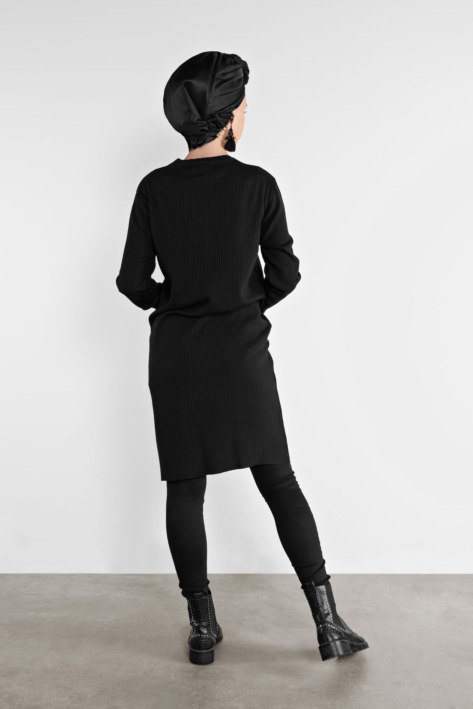 Tesettür giyim SİYAH DÜĞMELİ FİTİLLİ TRİKO TUNİK  41001