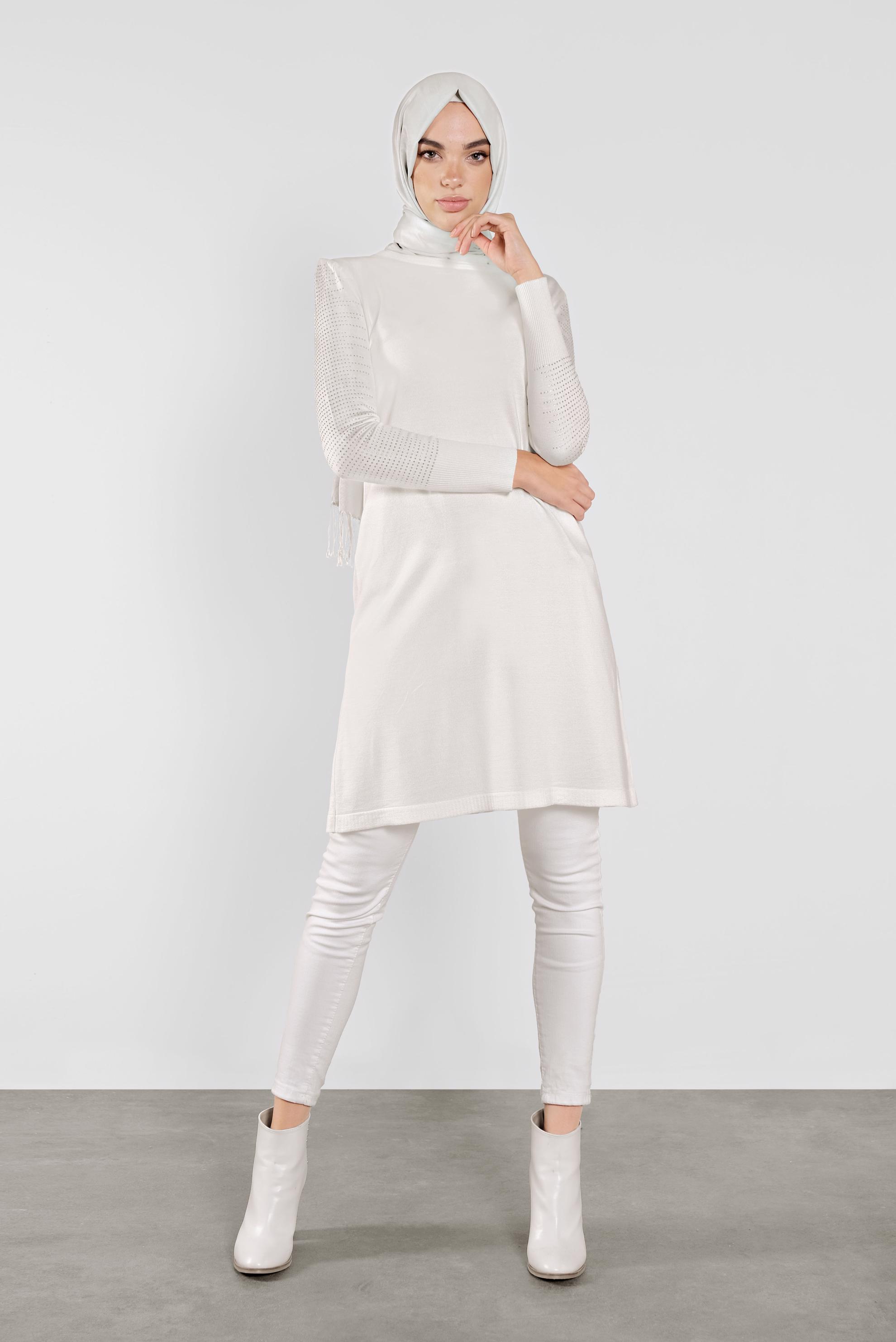 Tesettür giyim BEYAZ KOLLARI TAŞ BASKILI TRİKO TUNİK 41009 