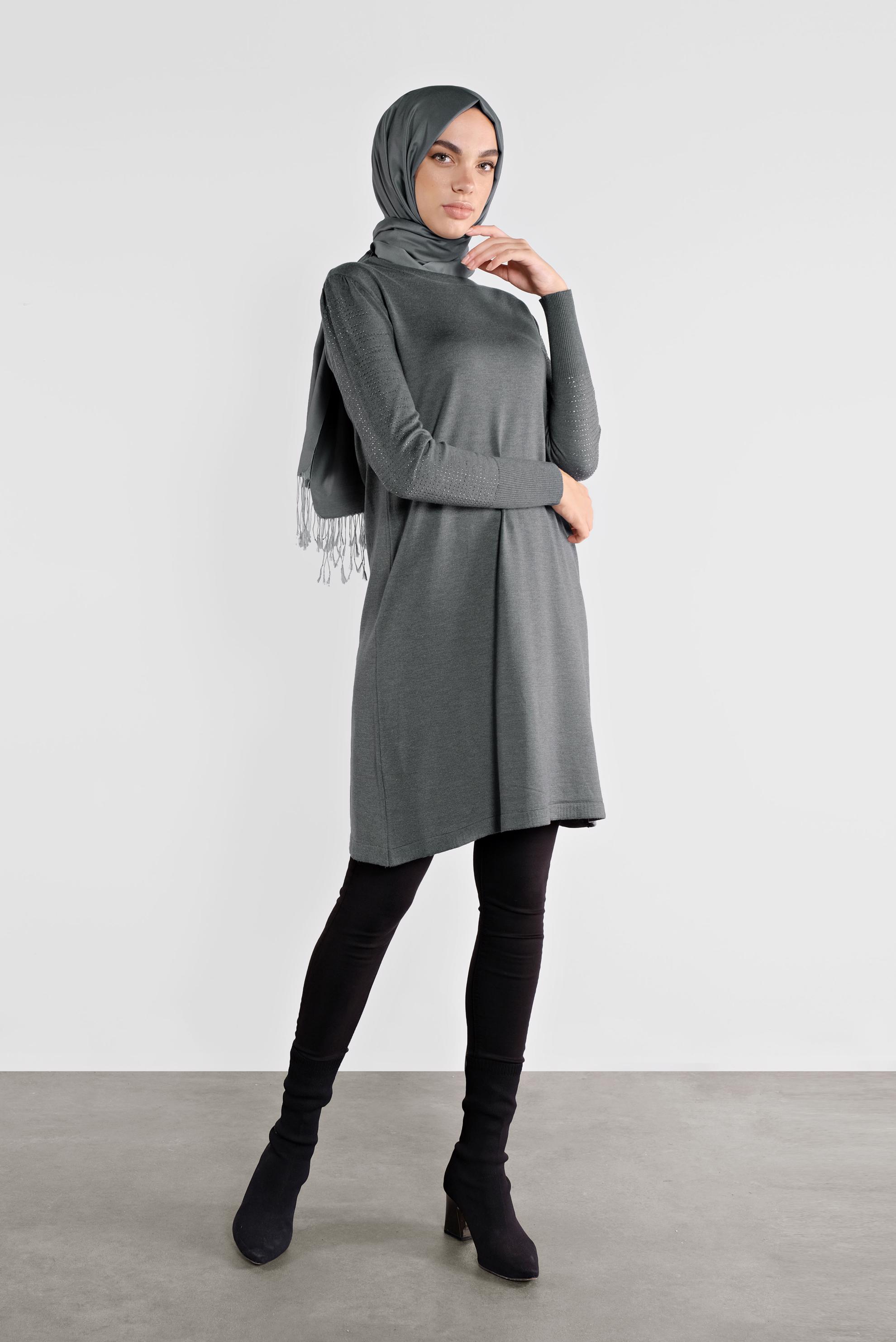 Tesettür giyim GRİ KOLLARI TAŞ BASKILI TRİKO TUNİK 41009 