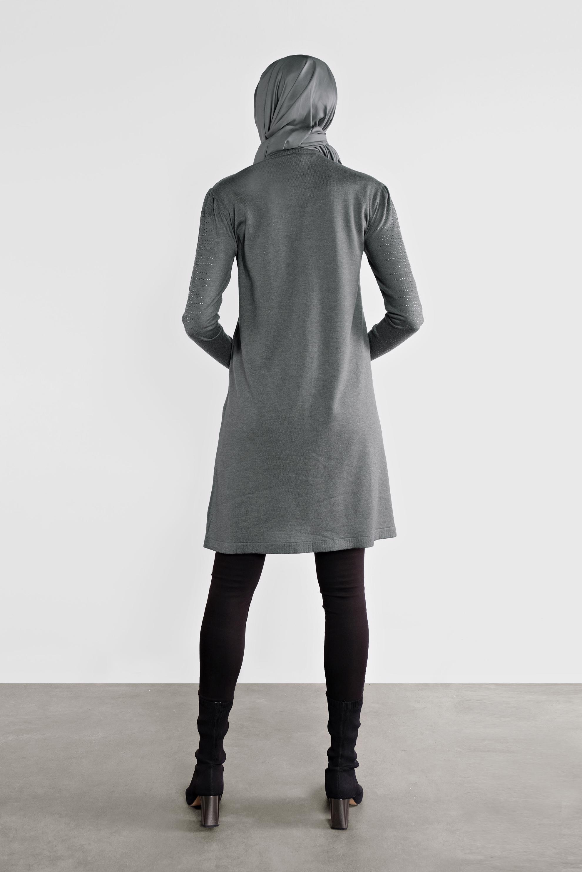 Tesettür giyim GRİ KOLLARI TAŞ BASKILI TRİKO TUNİK 41009 