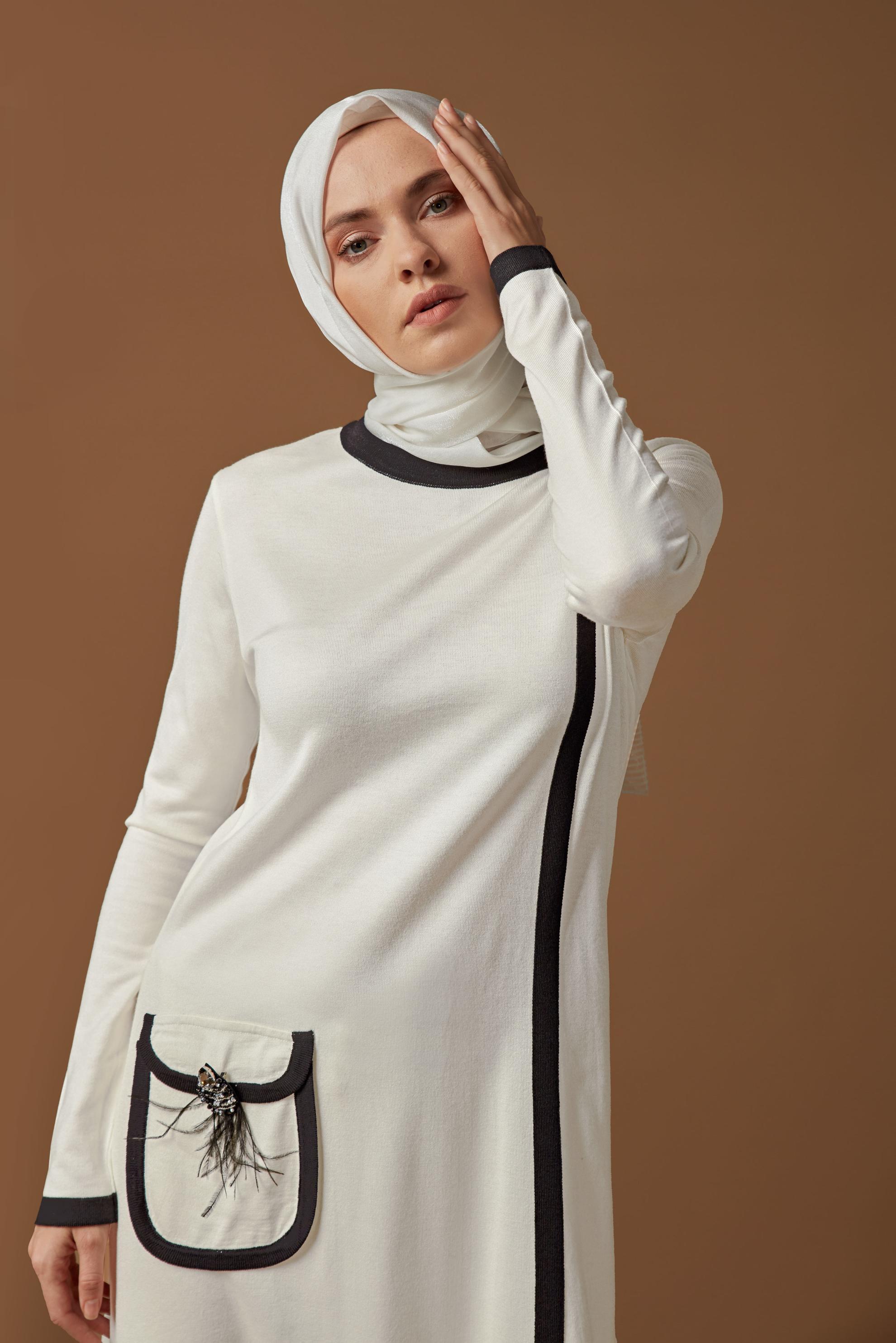 Tesettür giyim BEYAZ CEP DETAYLI TRİKO TUNİK 41013