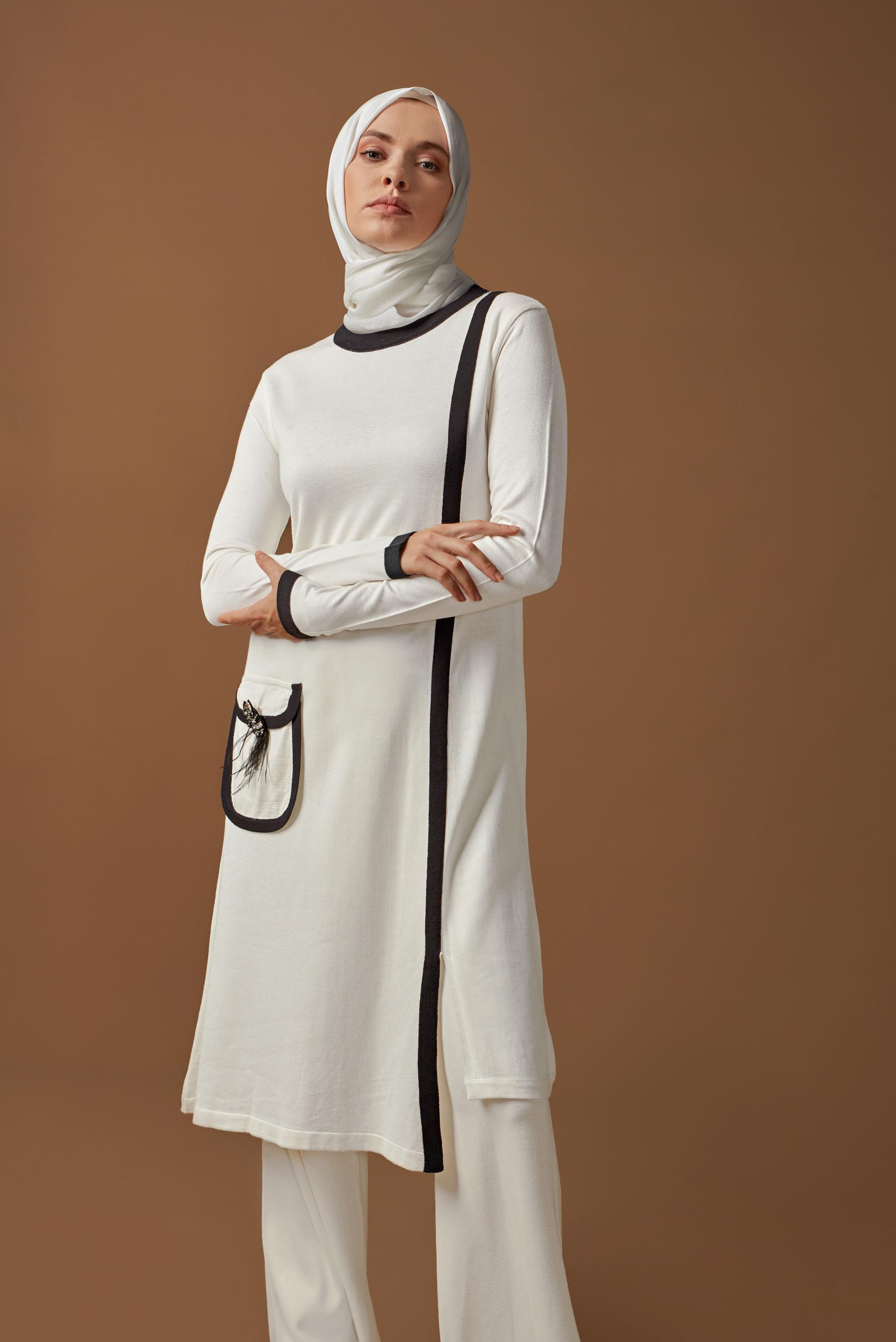 Tesettür giyim BEYAZ CEP DETAYLI TRİKO TUNİK 41013