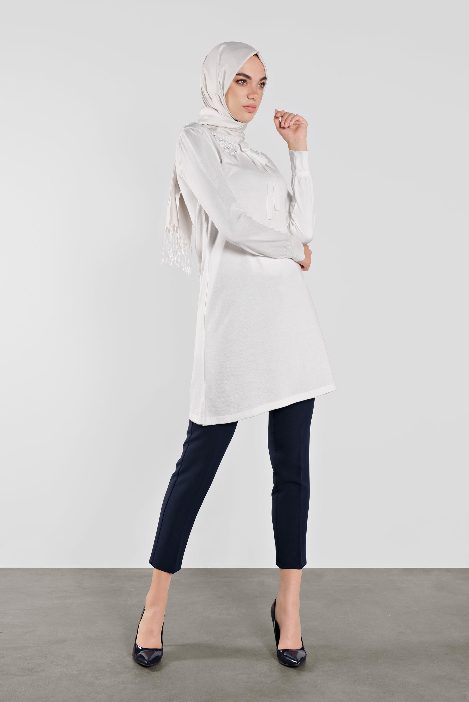 Tesettür giyim BEYAZ YAKASI BAĞLI TRİKO TUNİK 41015 