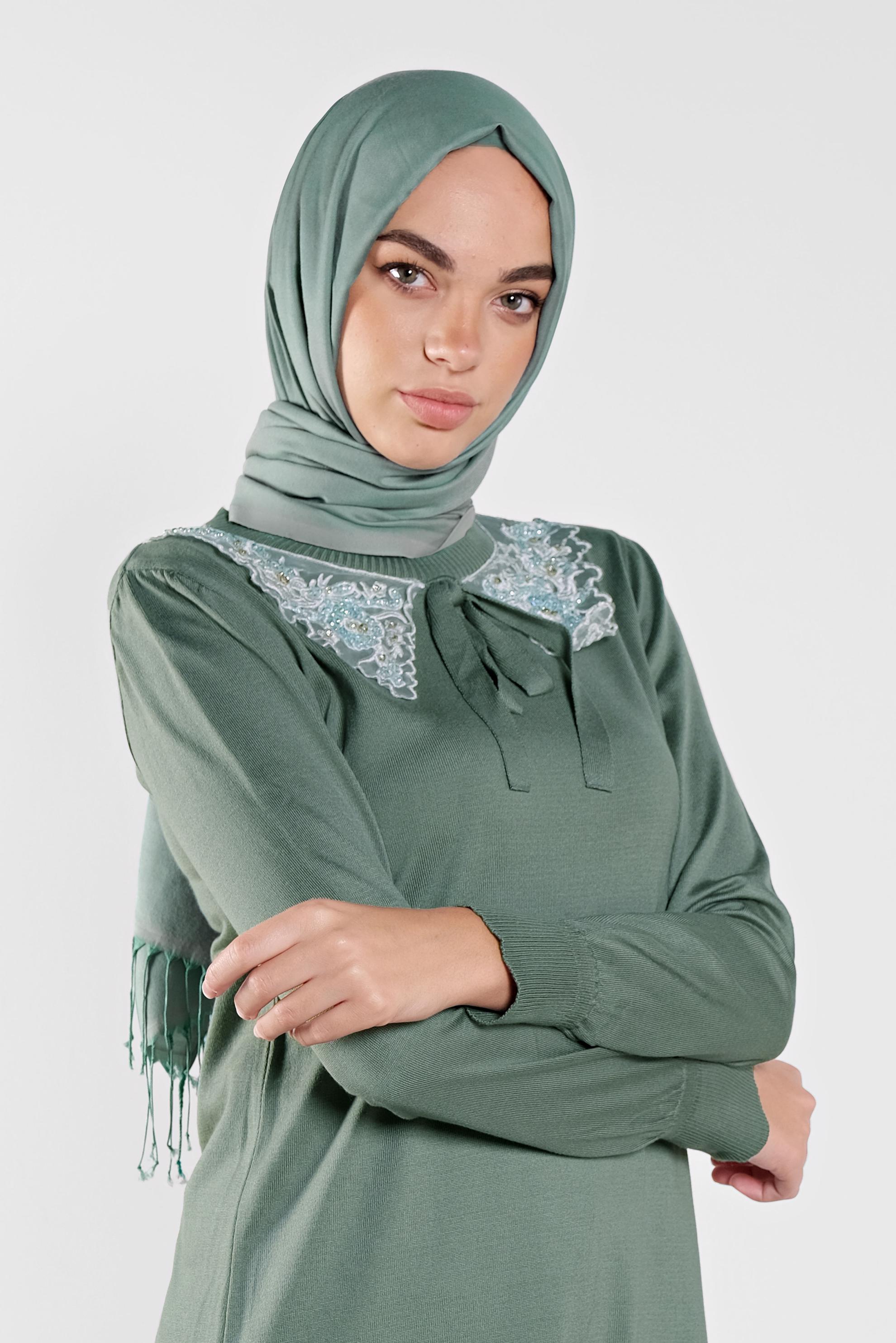 Tesettür giyim YEŞİL YAKASI BAĞLI TRİKO TUNİK 41015 